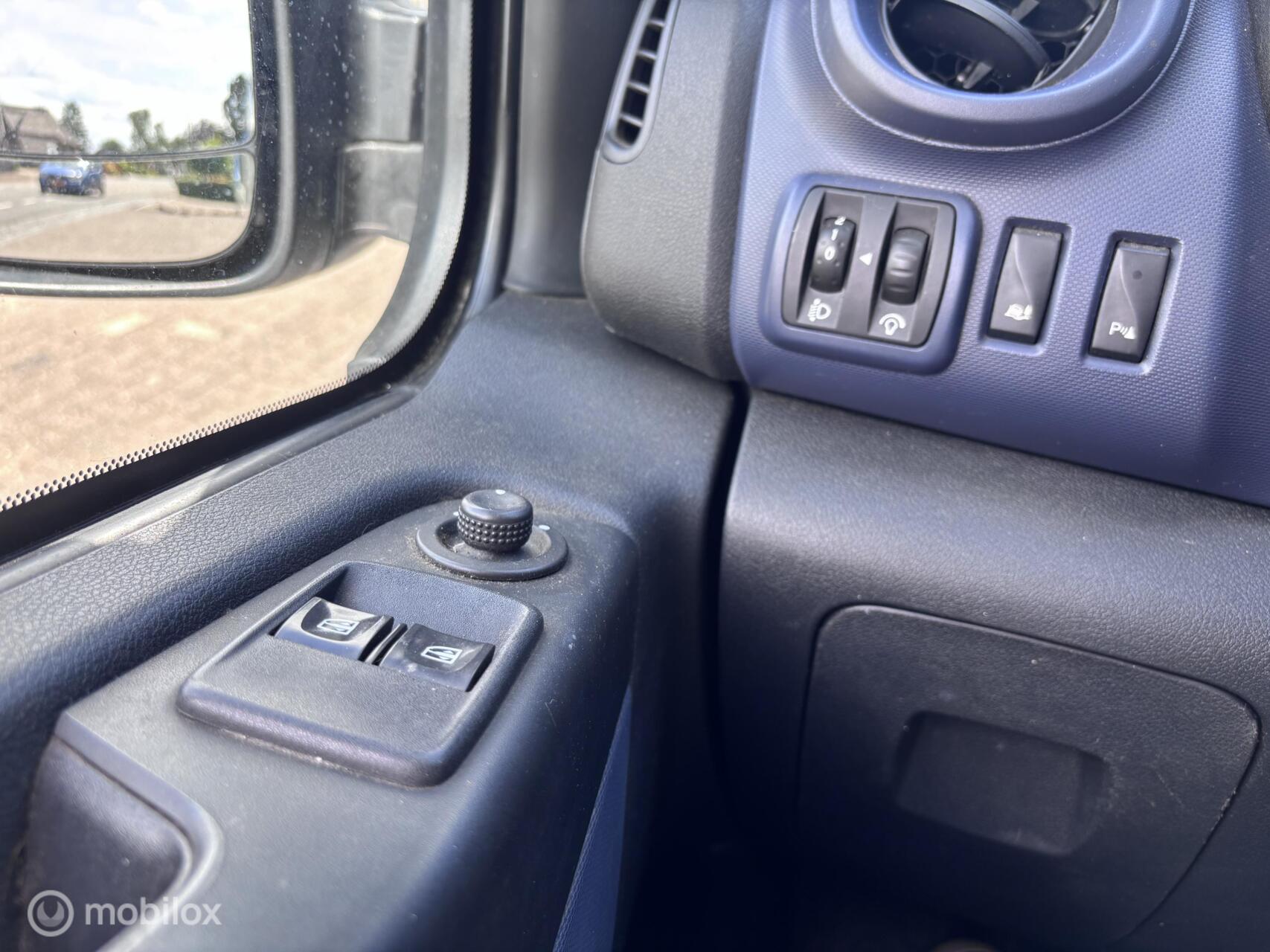 Foto van Opel Vivaro-b