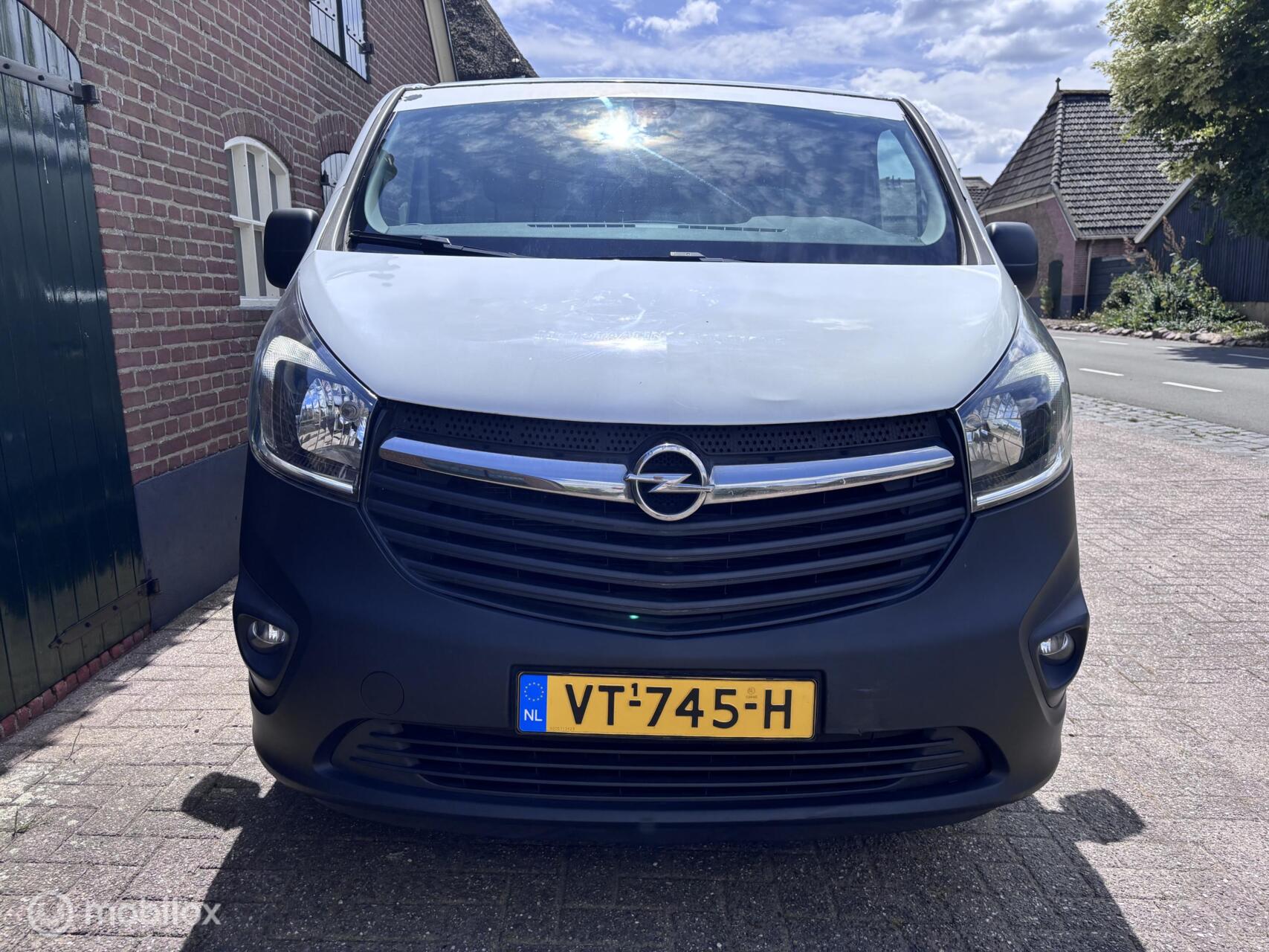 Foto van Opel Vivaro-b