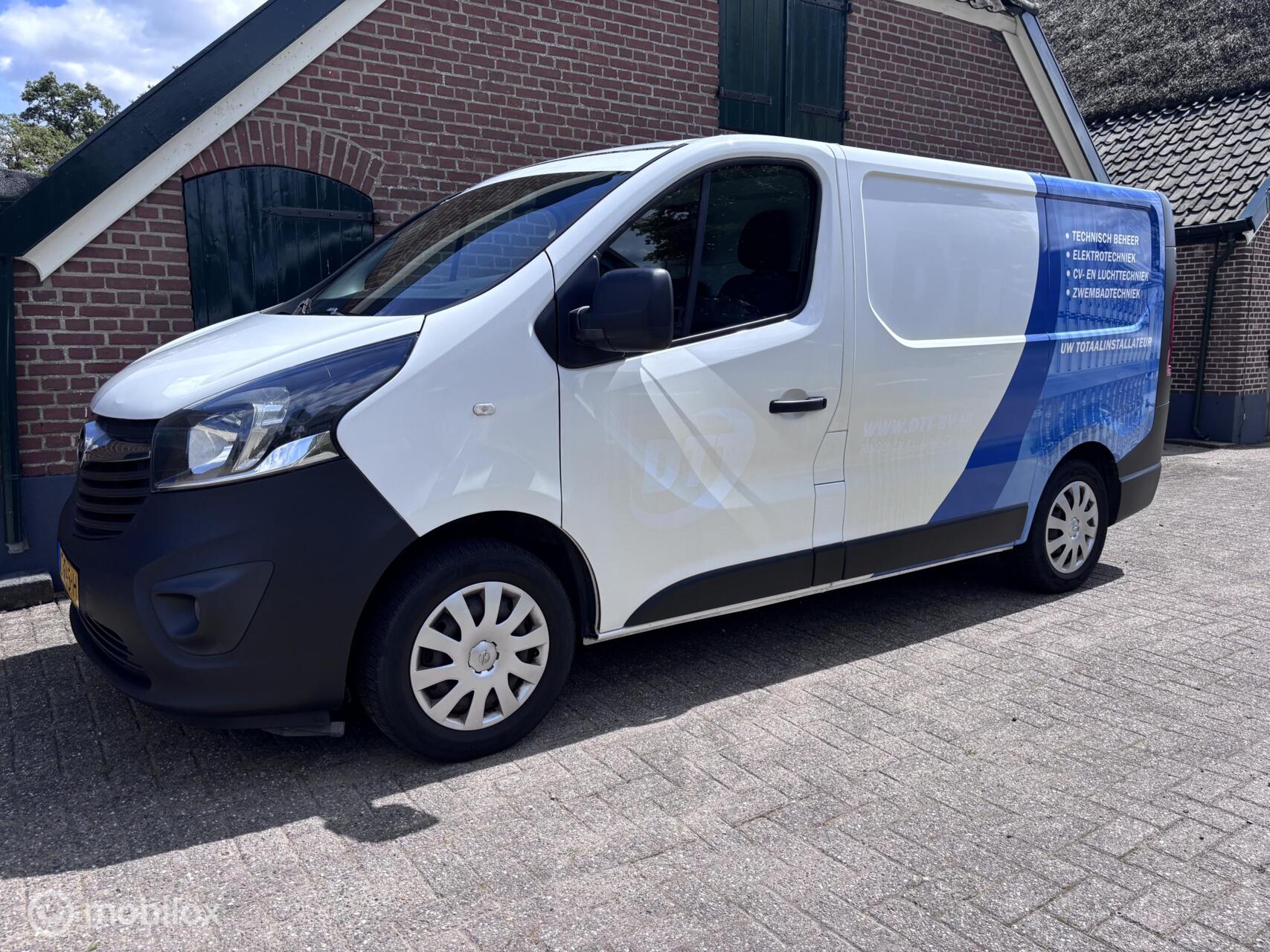 Foto van Opel Vivaro-b
