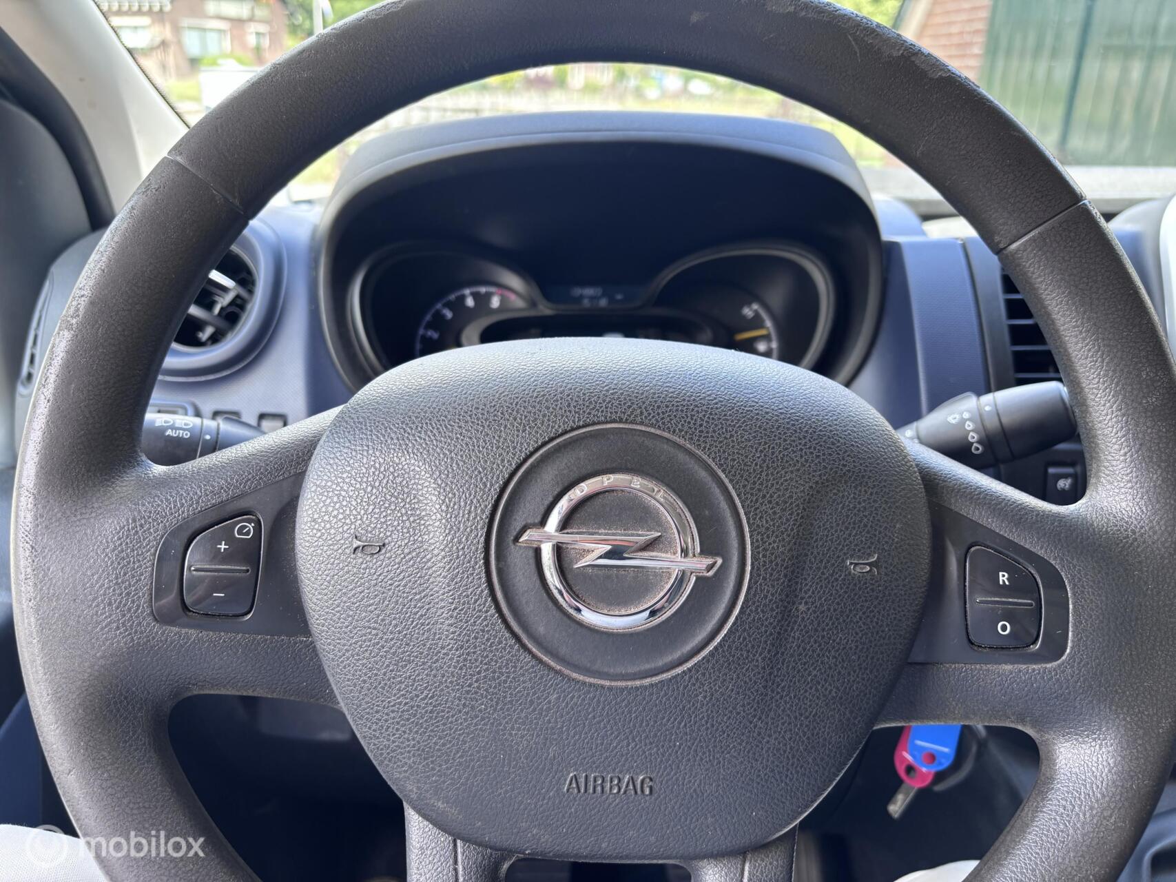 Foto van Opel Vivaro-b