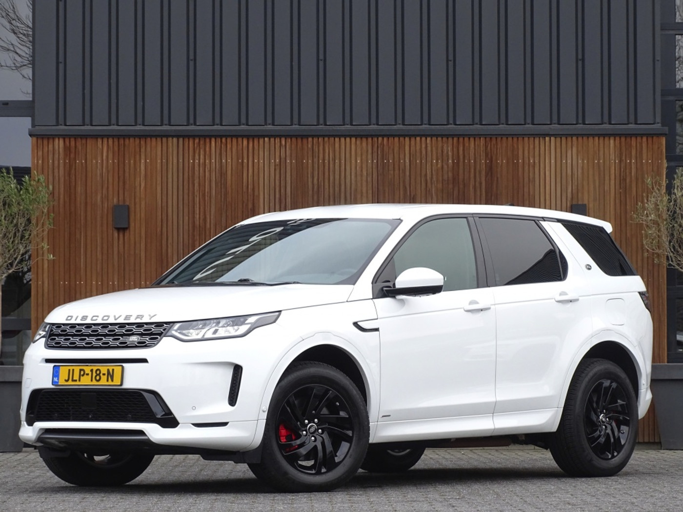 Land Rover Discovery Sport P300e 300PK automaat / R-Dynamic S / LED / 360° camera 2020 - voorkant
