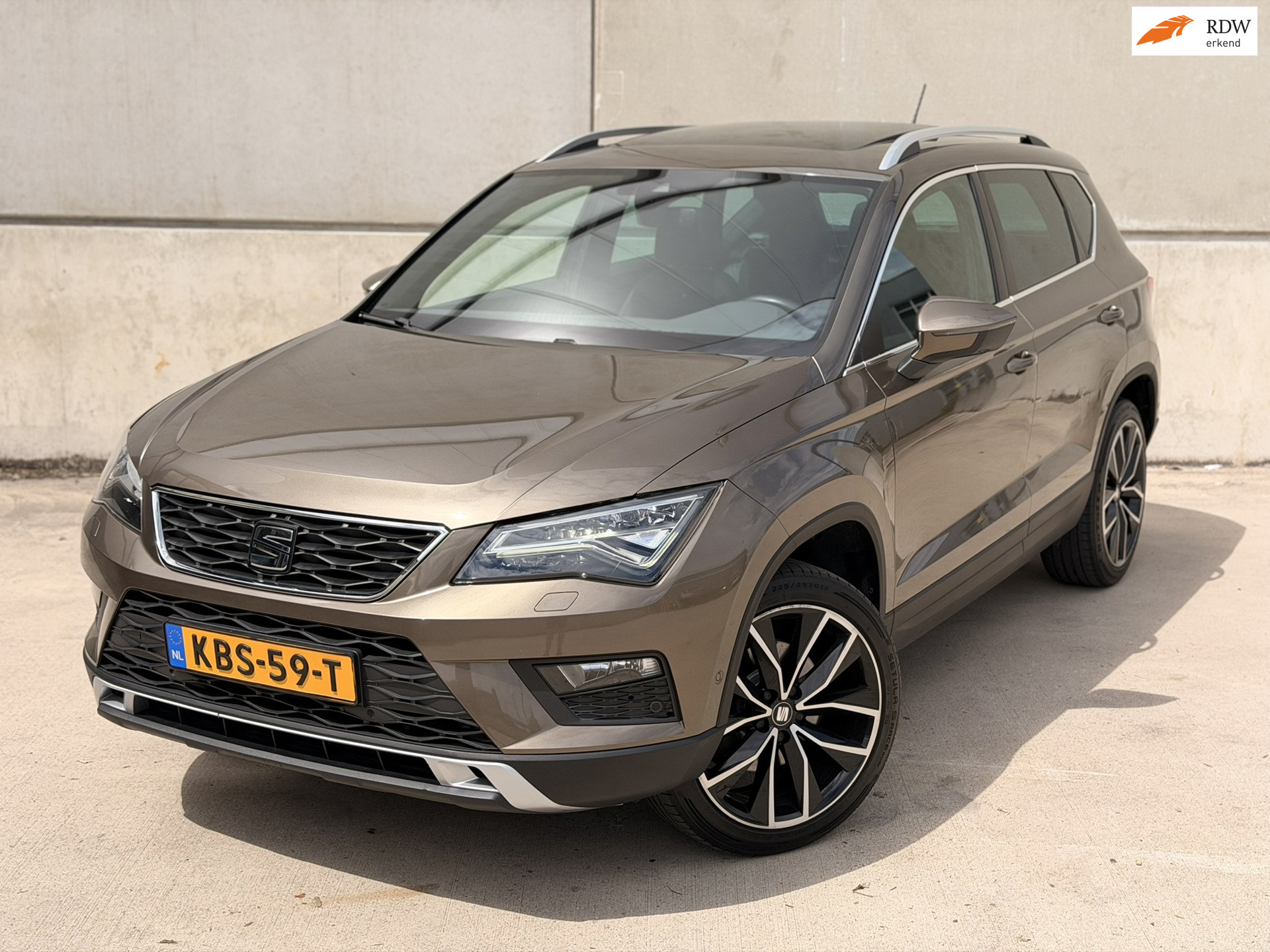 Seat Ateca 1.4 EcoTSI Xcellence 4Drive DSG Pano Carplay Camera Keyless 2017 - voorkant