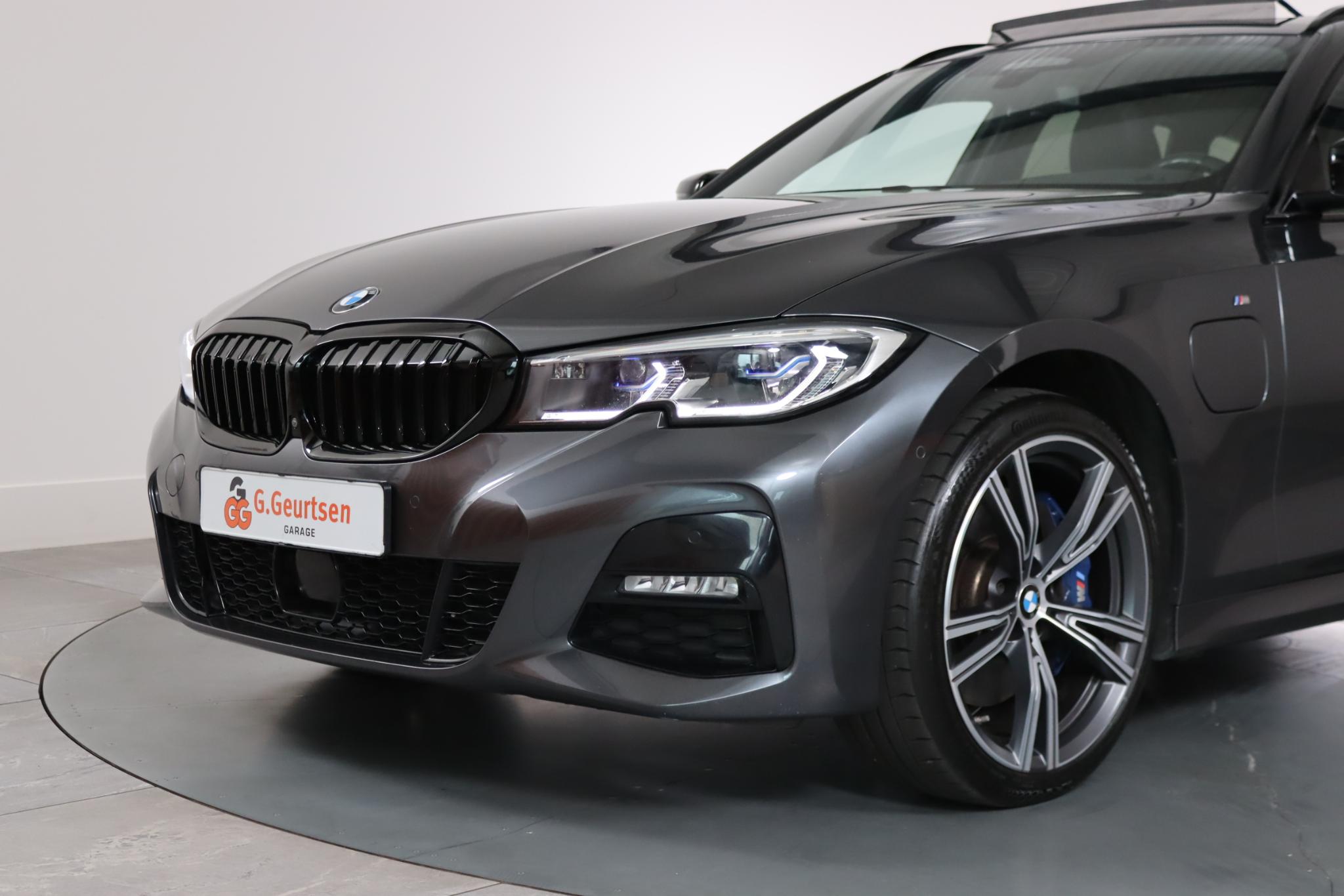 Foto van BMW 330e xDrive