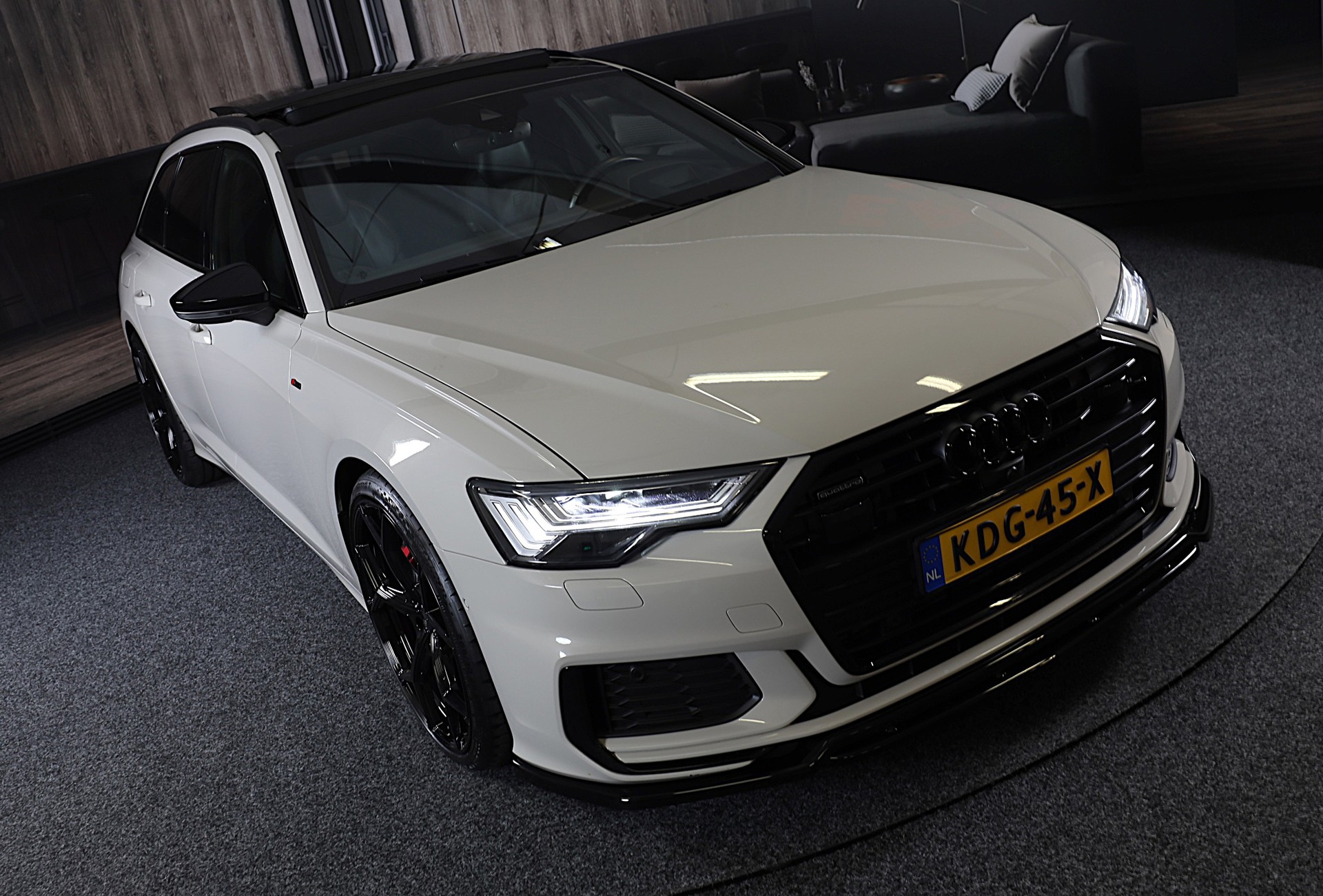 Foto van Audi A6 Avant 55 TFSI E