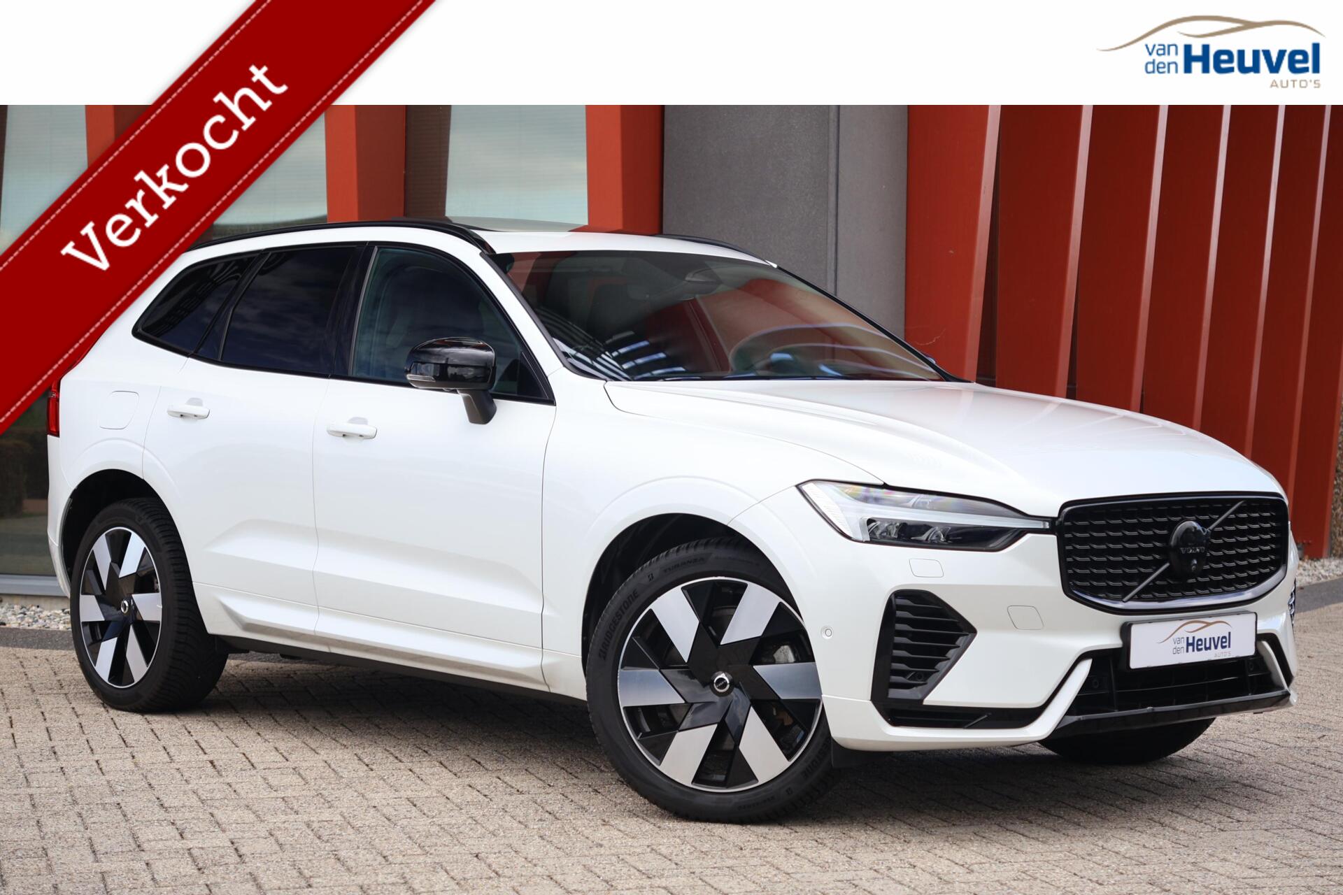 Volvo Xc60 T6 Recharge AWD Ultimate Dark | Stoelverwarming | Trekhaak | Leder | Panoramadak | H/K | 360° Camera | Glossy Black | Keyless 2023 - voorkant