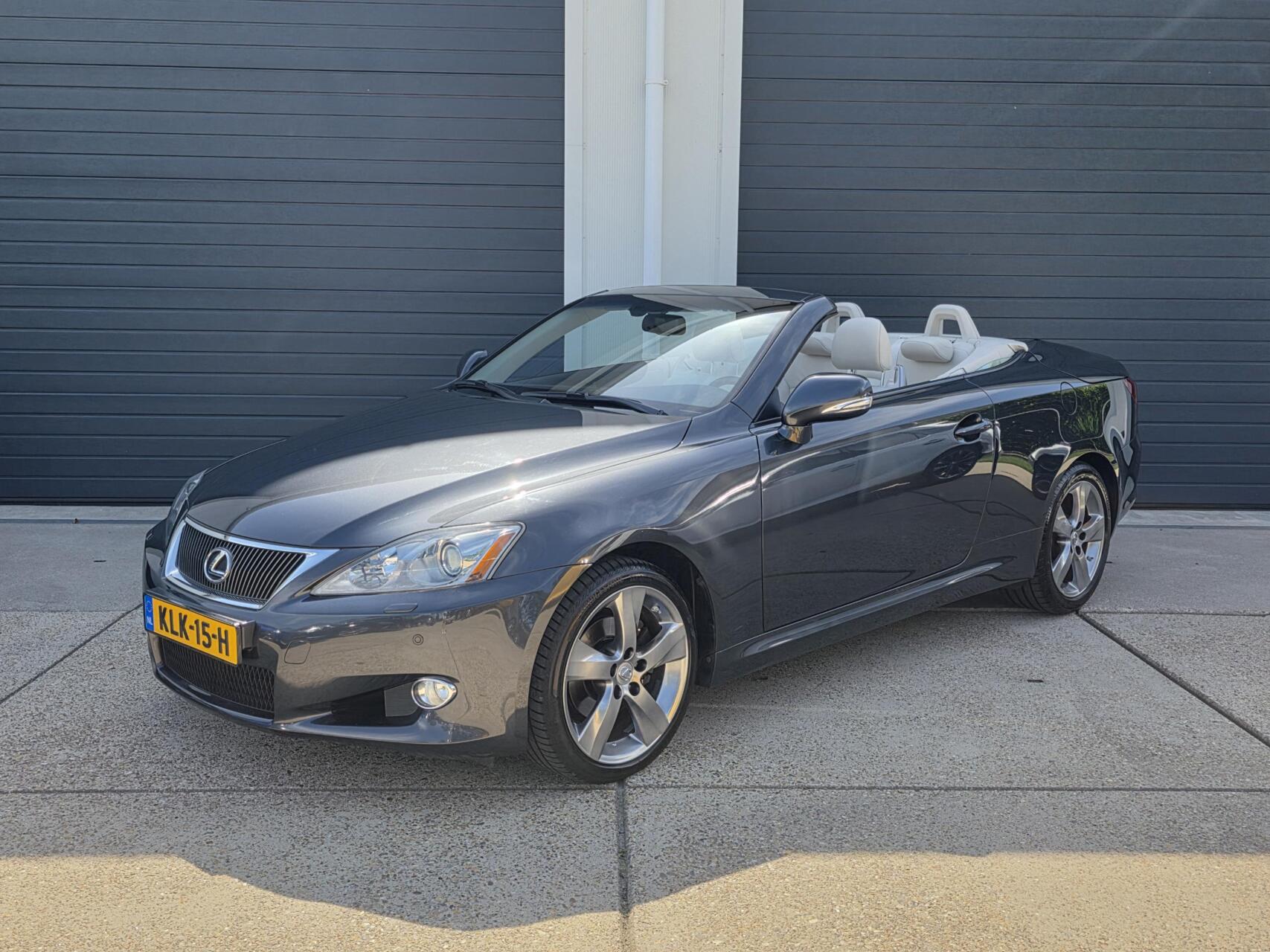 Foto van LEXUS LEXUS IS250C