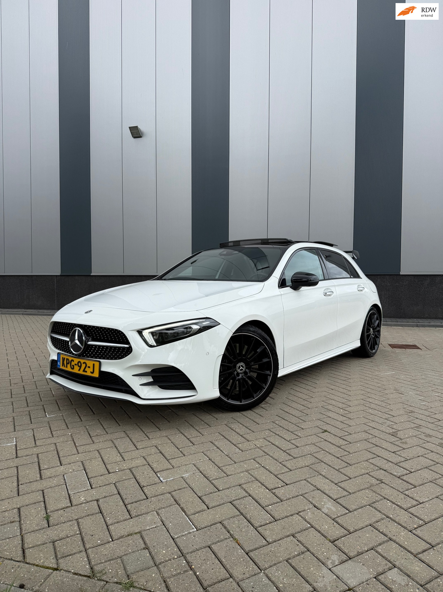 Mercedes-Benz A-klasse 250 Sport AMG-Line | Pano | Burmeister | Ambient light 2018 - voorkant