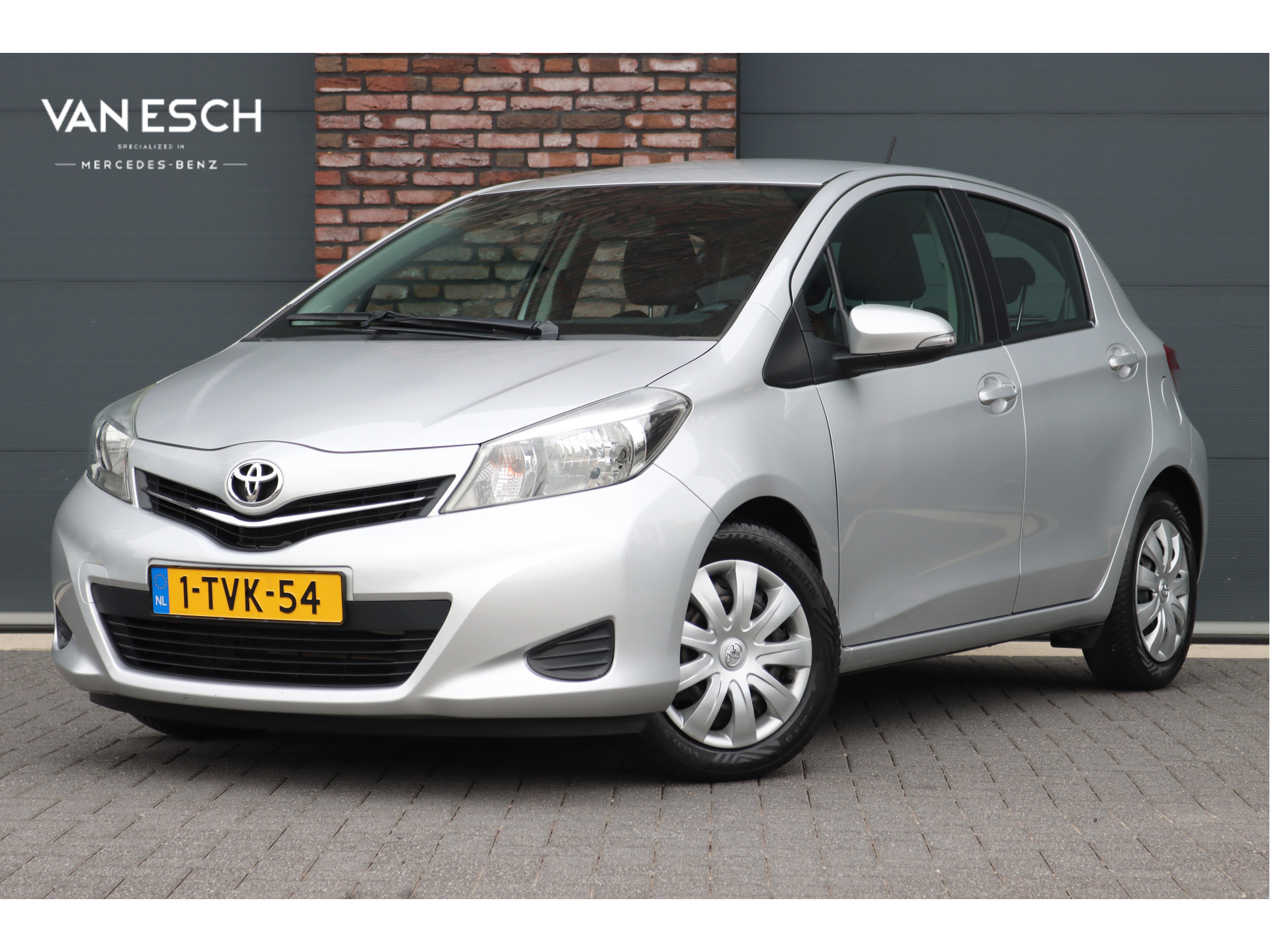 Toyota Toyota Yaris 1.3 VVT-i Aspiration | Automaat | 2014 - voorkant