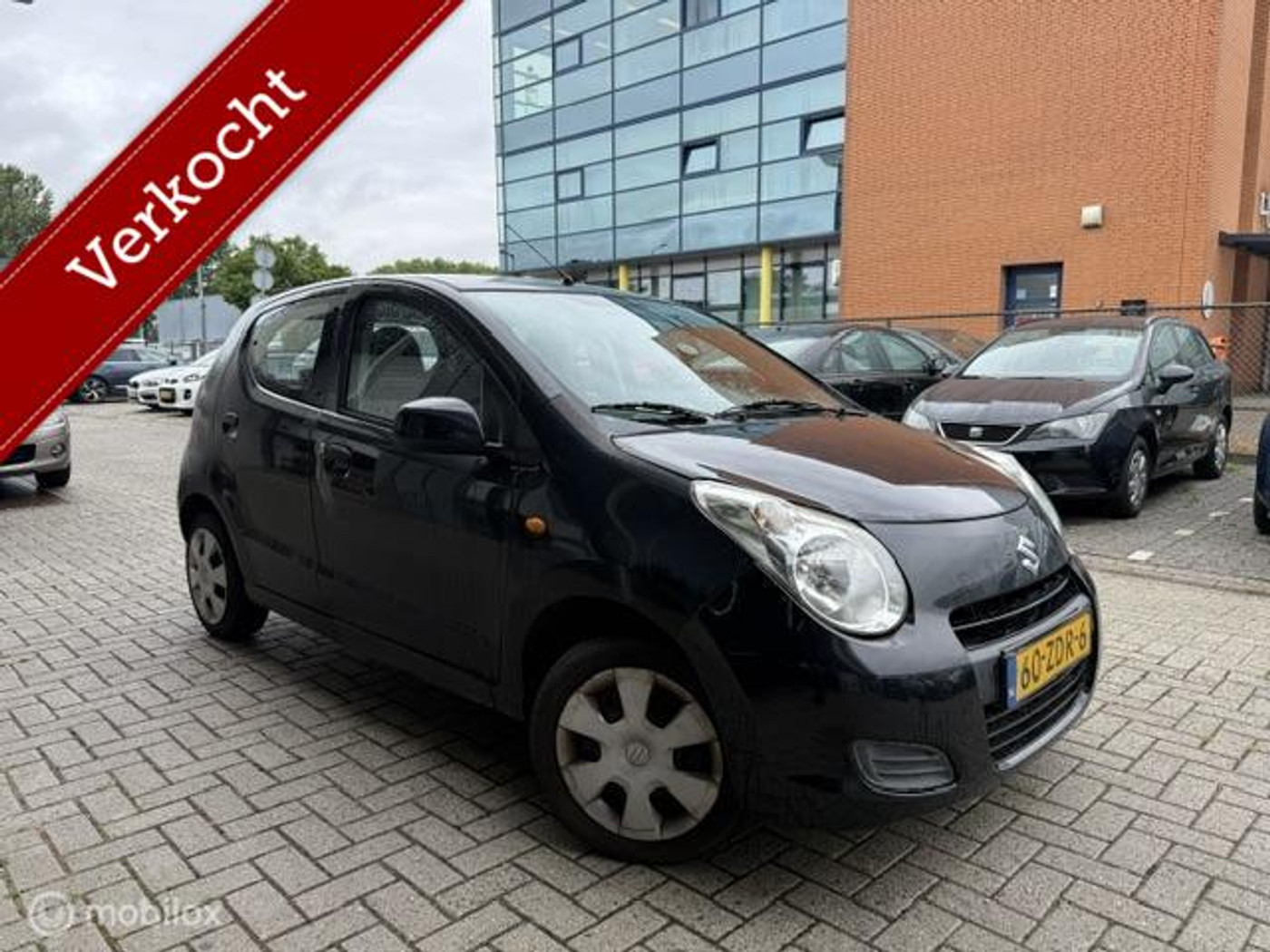 Suzuki Alto 1.0 Benzine 5 deurs Airco Trekhaak 2011 - voorkant