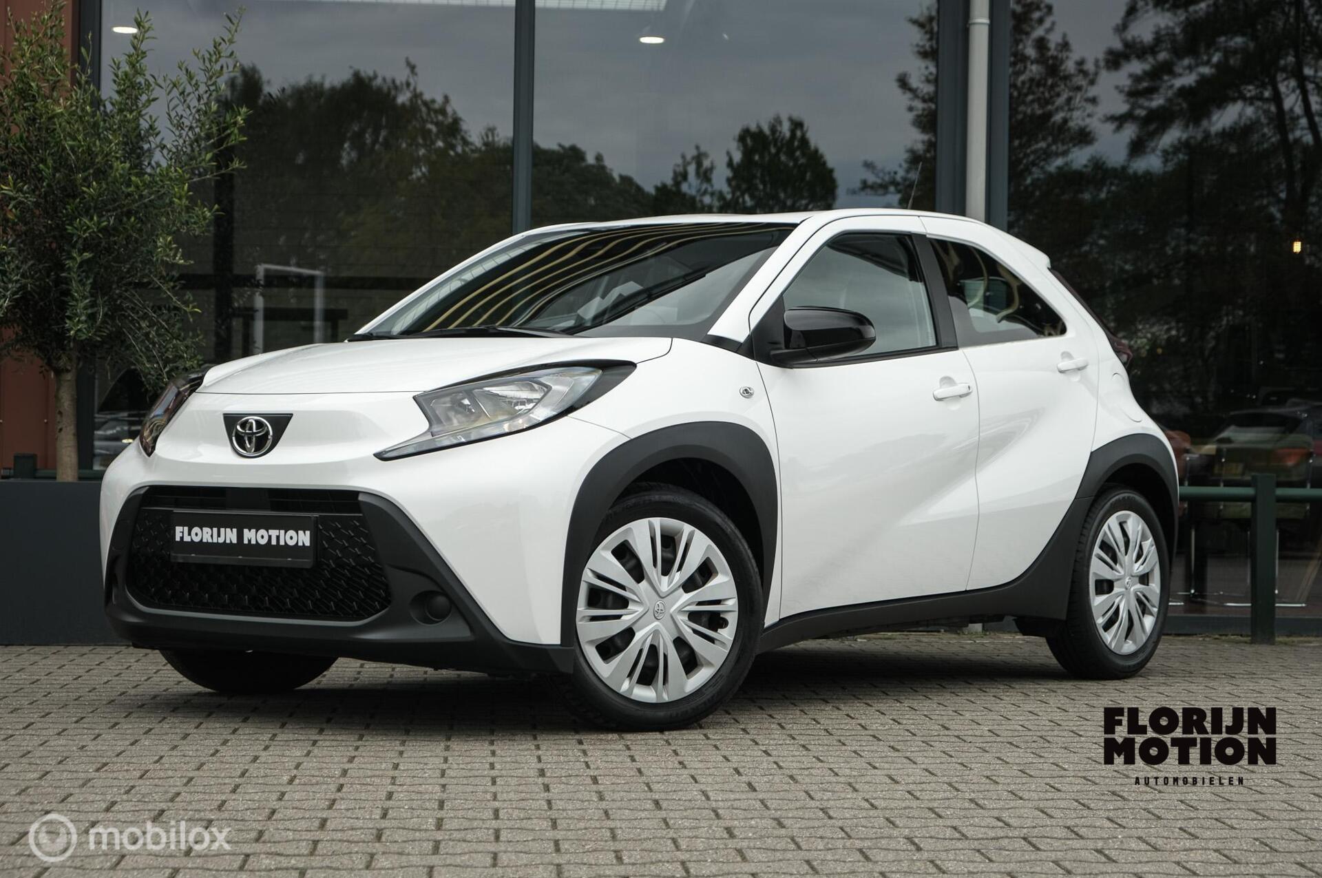 Toyota Toyota Aygo X 1.0 VVT-i MT Play | Adaptive cruise | Camera | CarPlay | Airco | Fun | Recent onderhoud gehad 2023 - voorkant