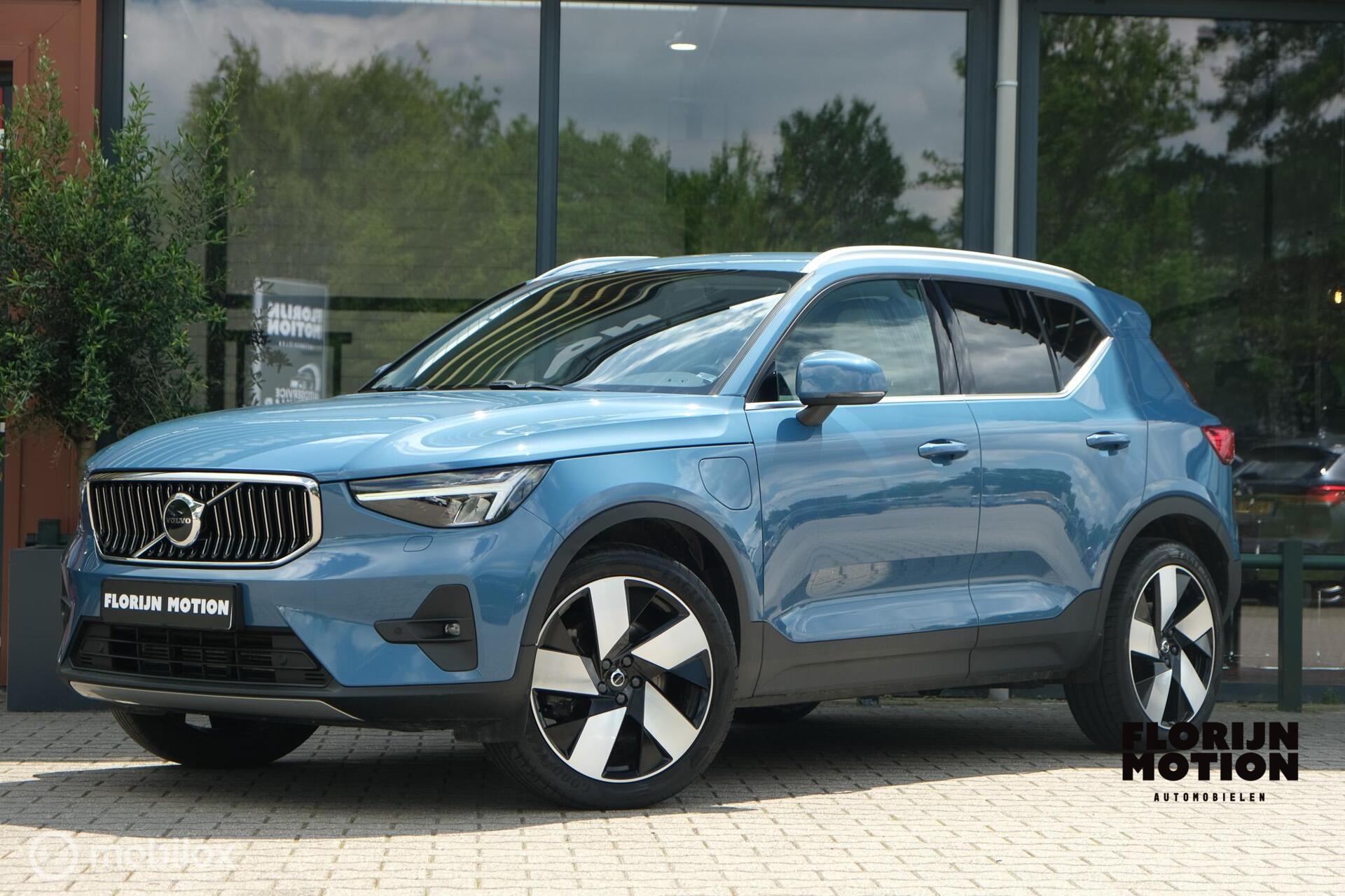Volvo XC40 1.5 T5 Plug-in hybrid Ultimate Bright | Harman Kardon | ACC | Trekhaak | Memory | Stoelverwarming | Fjord Blauw | Facelift 2022 - voorkant