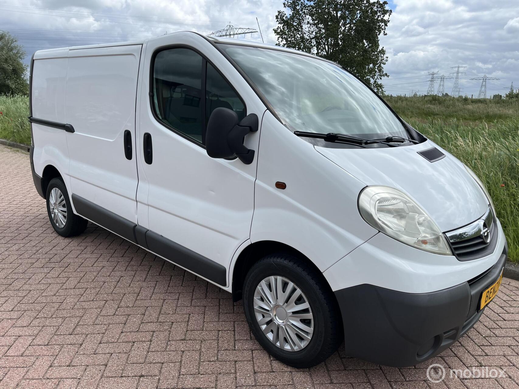 Opel Vivaro 2.0i L1H1 2007 - voorkant