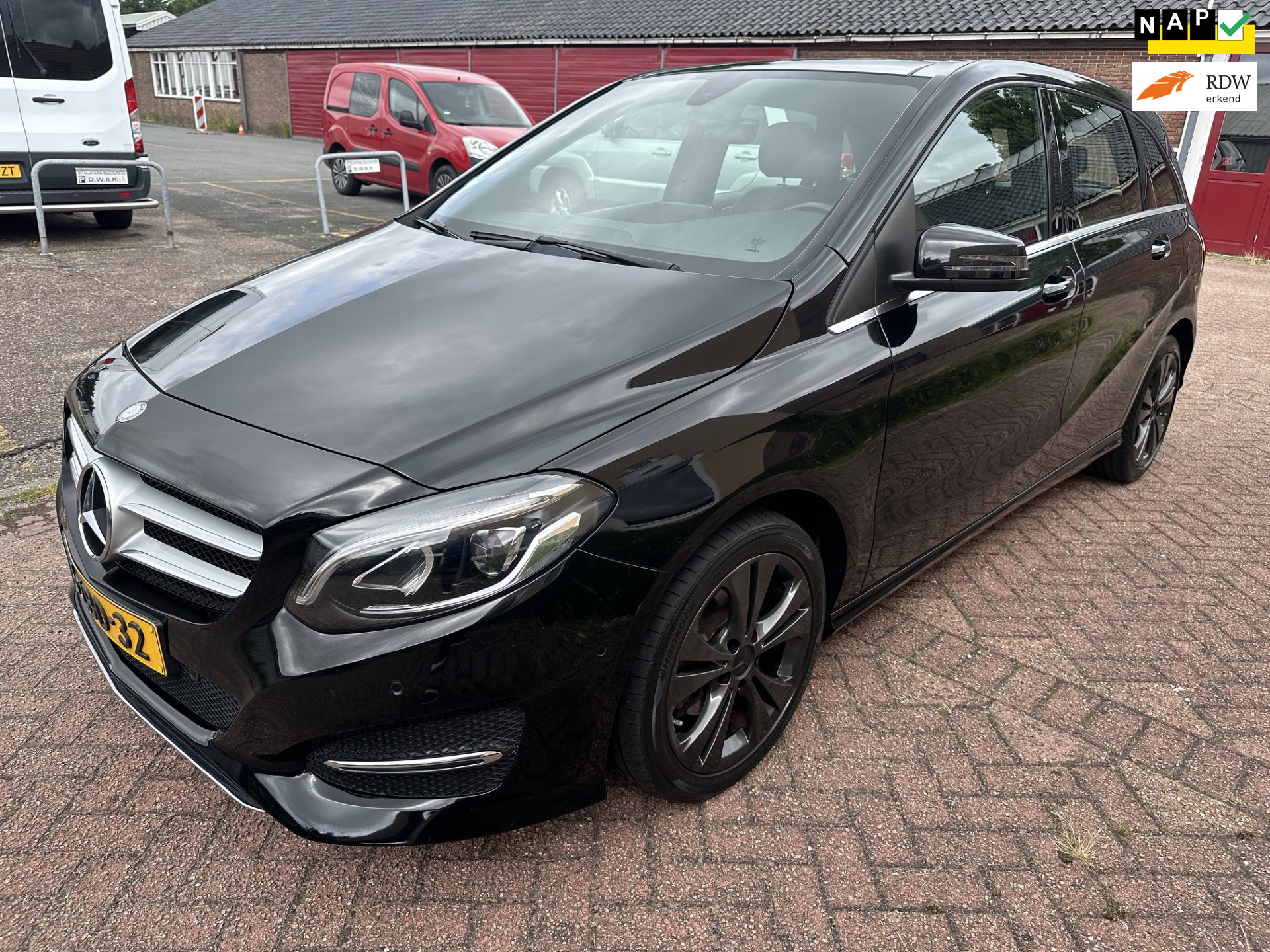 Mercedes-Benz B 200 200 Prestige PANO NAVI PDC LEER NAP APK 2014 - voorkant