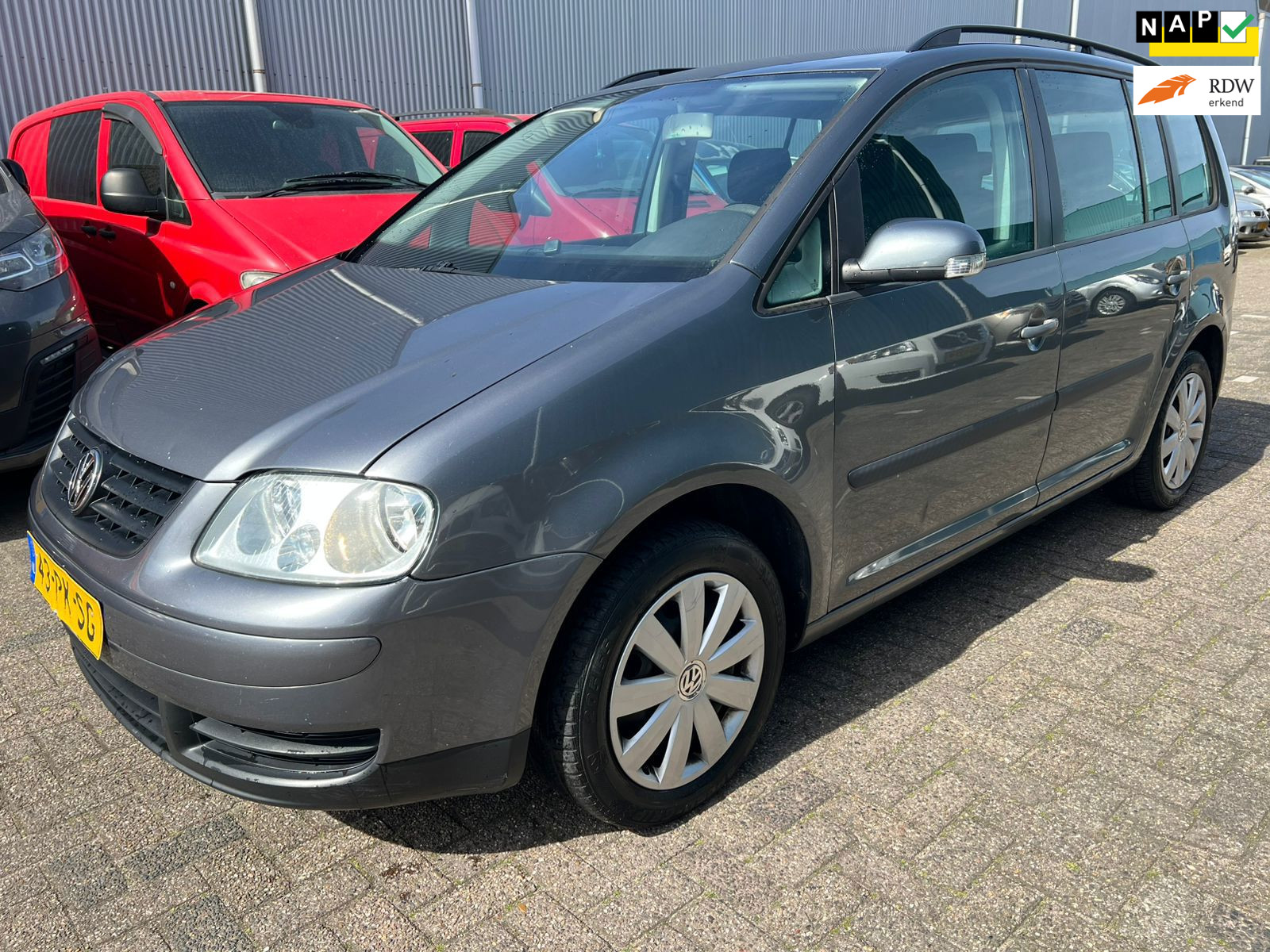 Volkswagen Touran 1.6-16V FSI Athene 2004 - voorkant