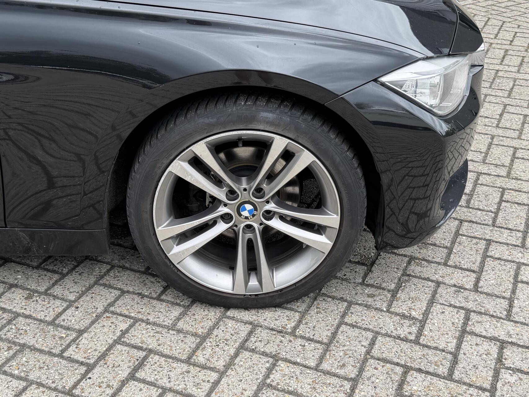 Foto van BMW 320i Ed