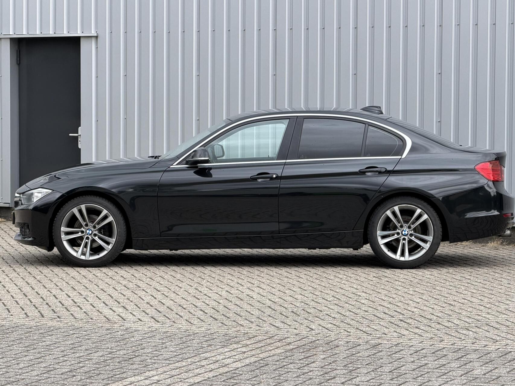 Foto van BMW 320i Ed