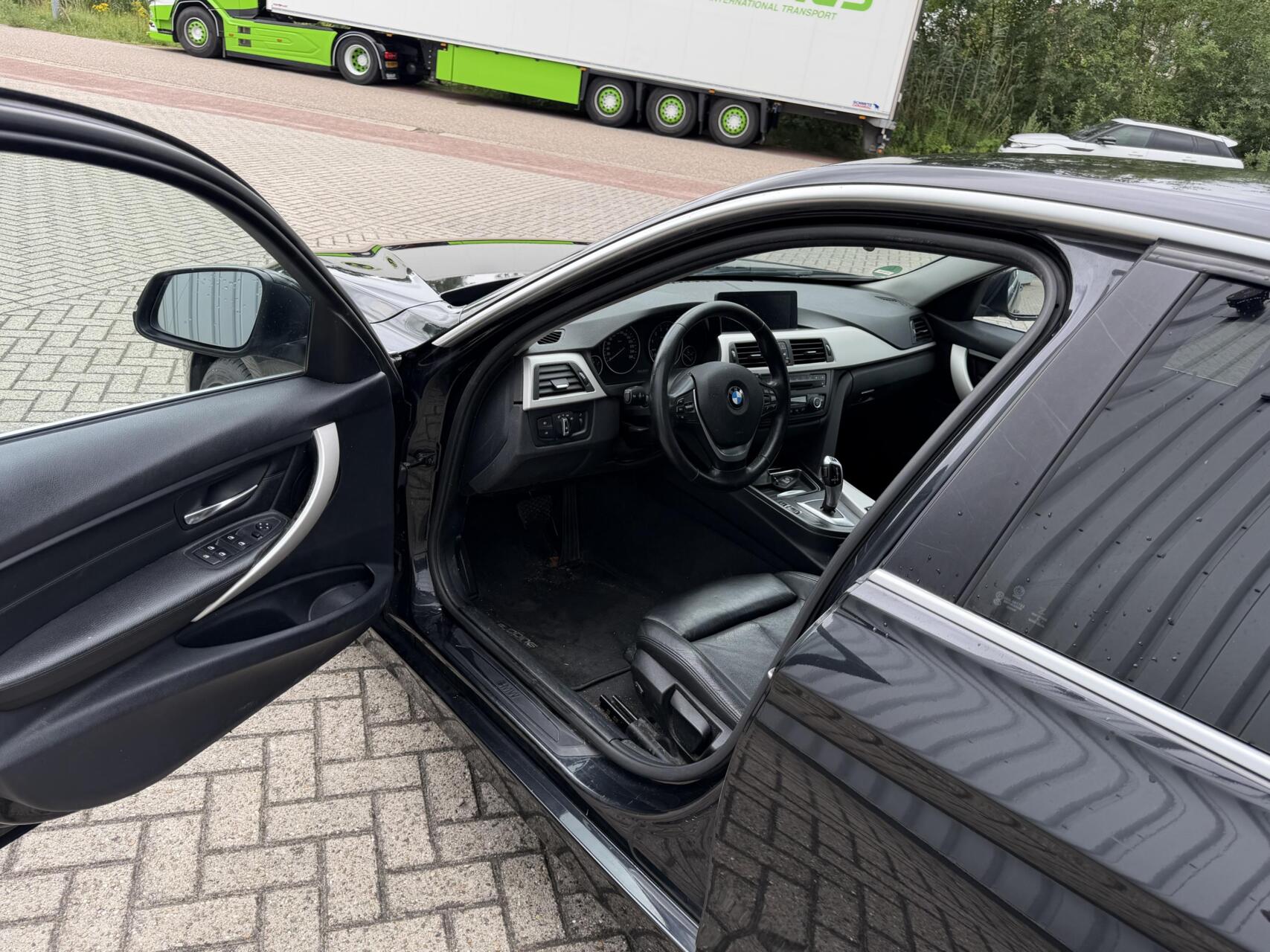 Foto van BMW 320i Ed