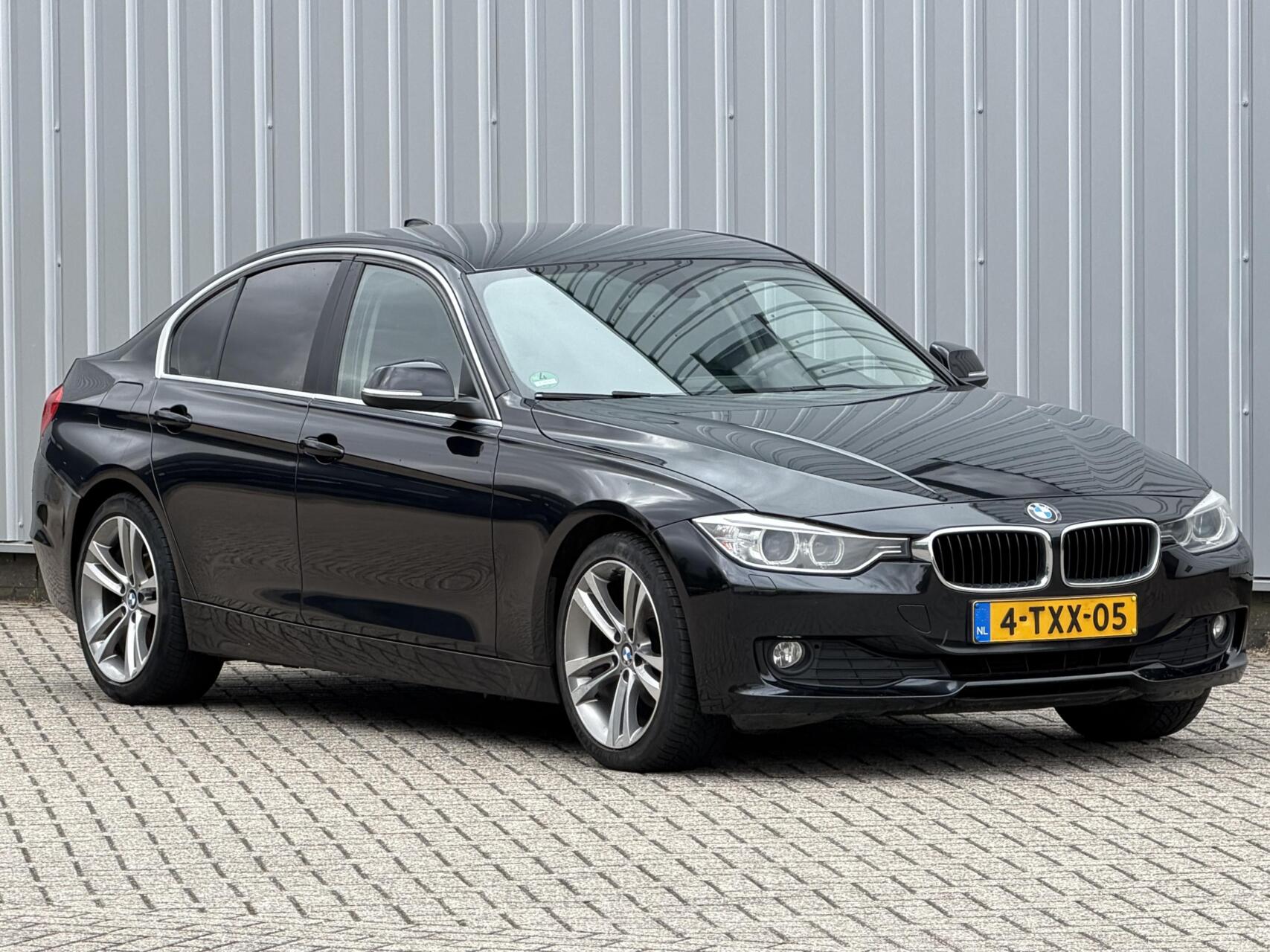 Foto van BMW 320i Ed