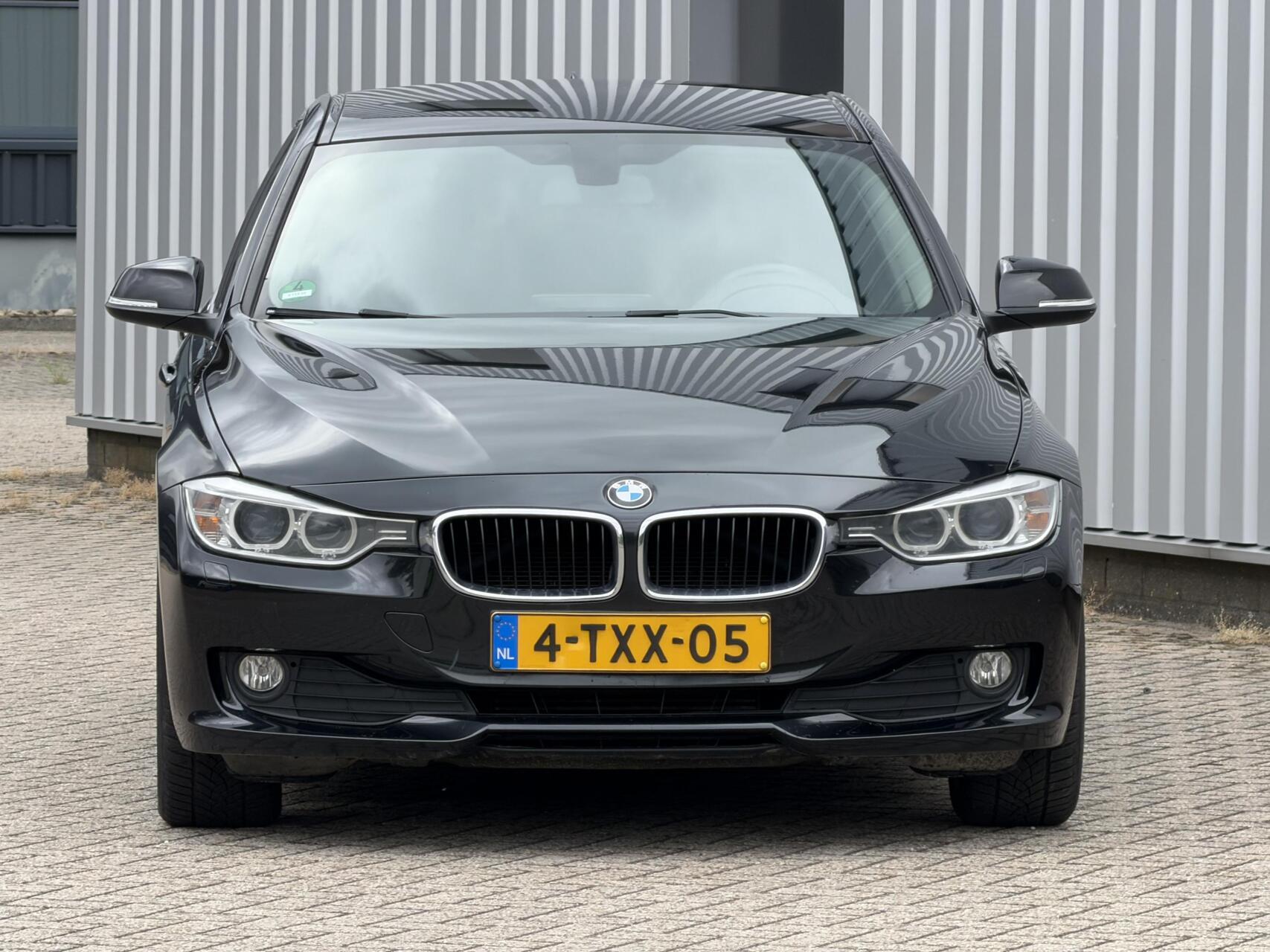 Foto van BMW 320i Ed
