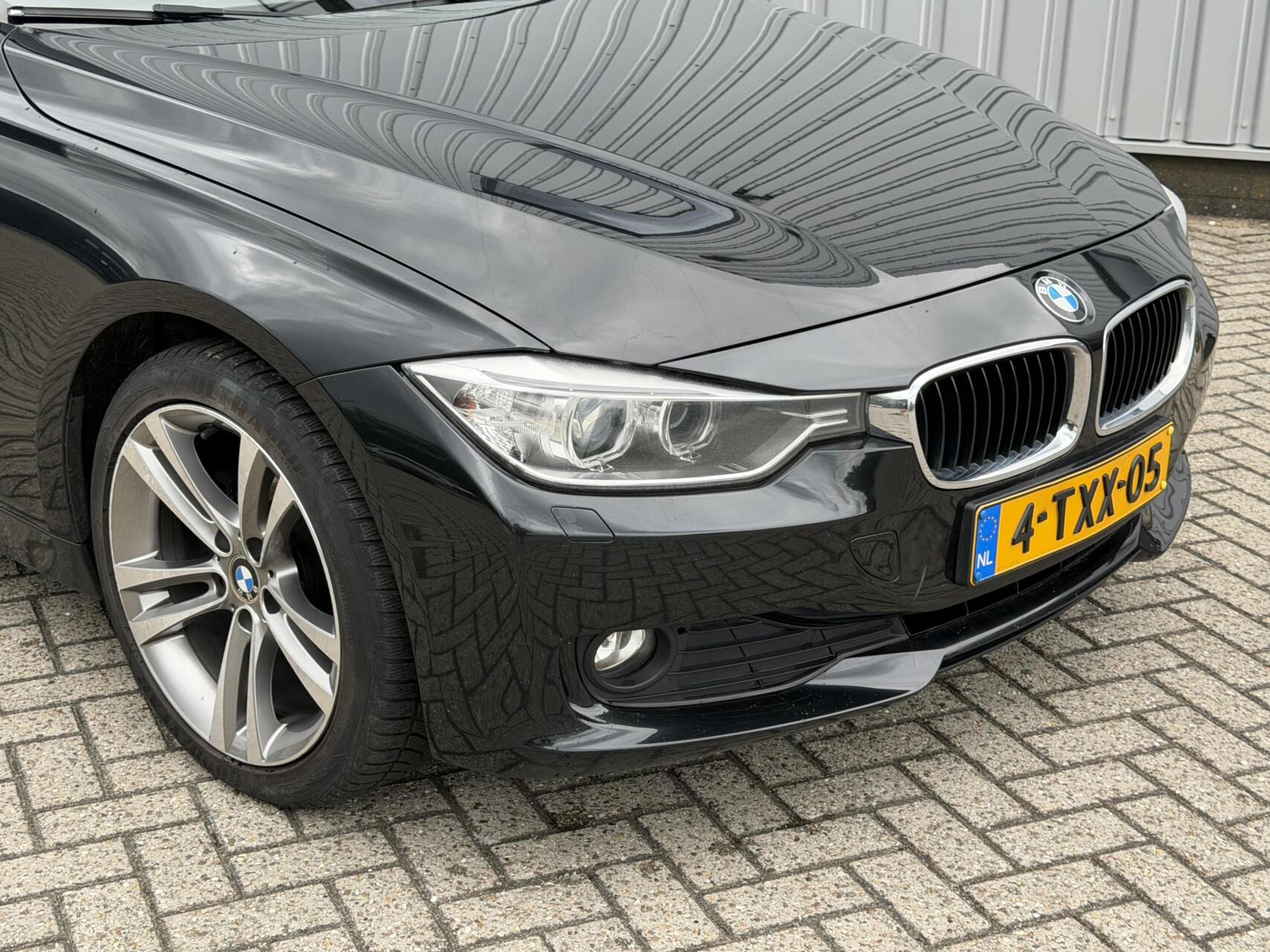 Foto van BMW 320i Ed