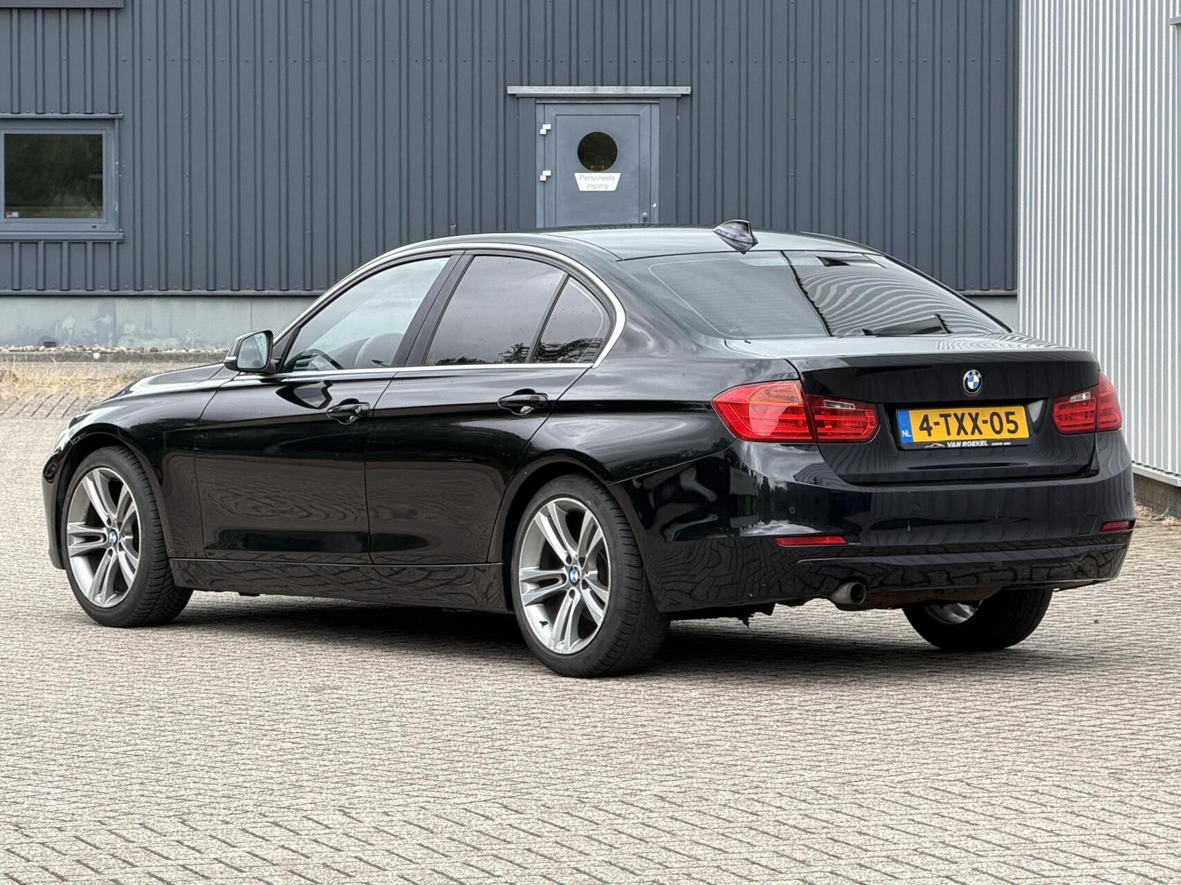 Foto van BMW 320i Ed
