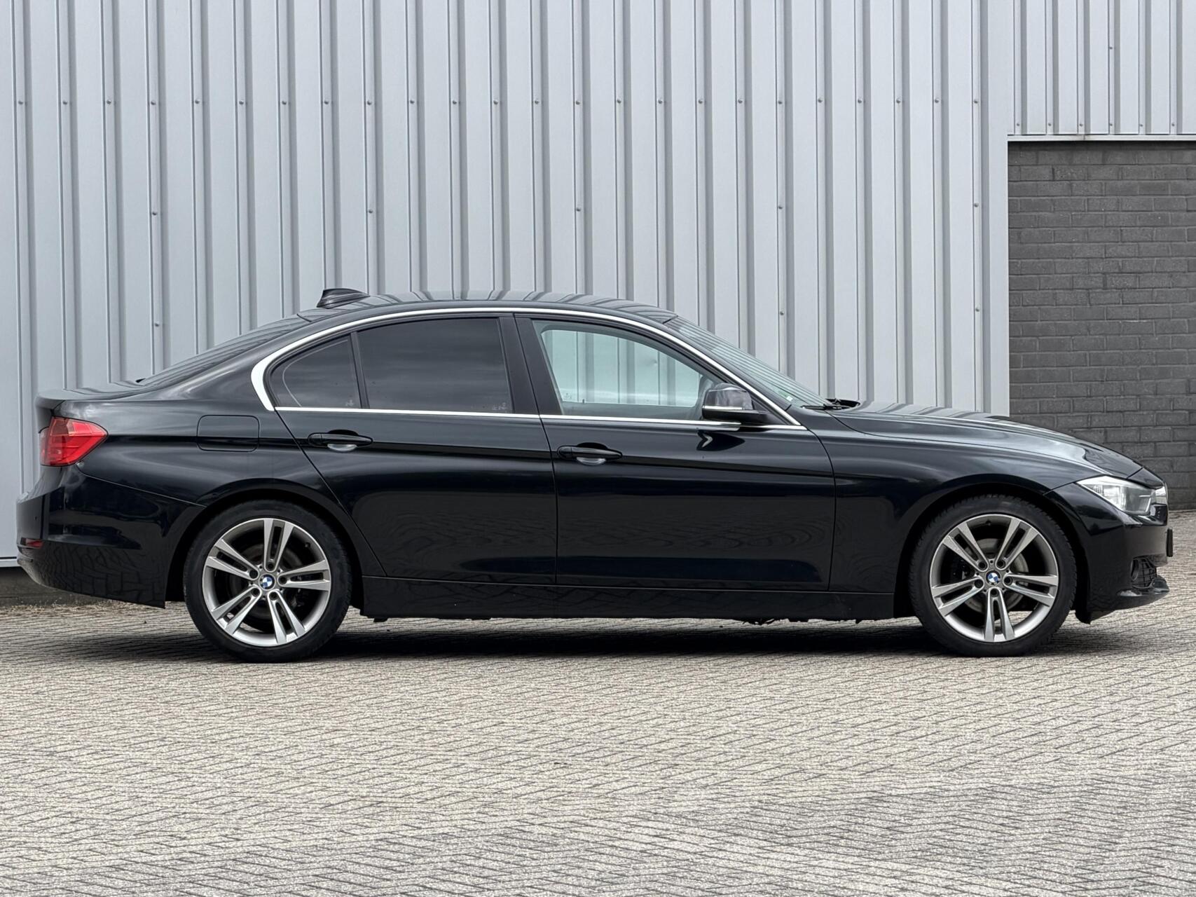 Foto van BMW 320i Ed