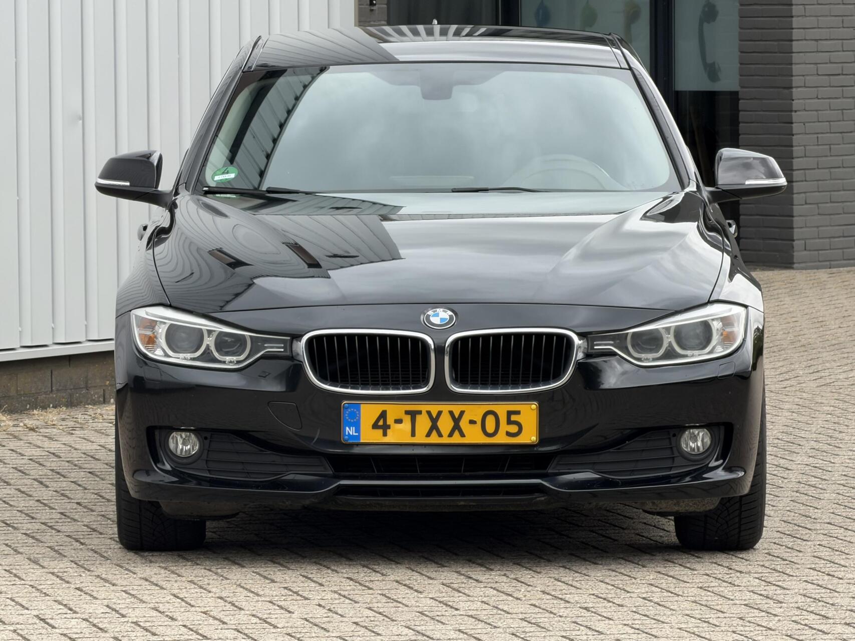Foto van BMW 320i Ed