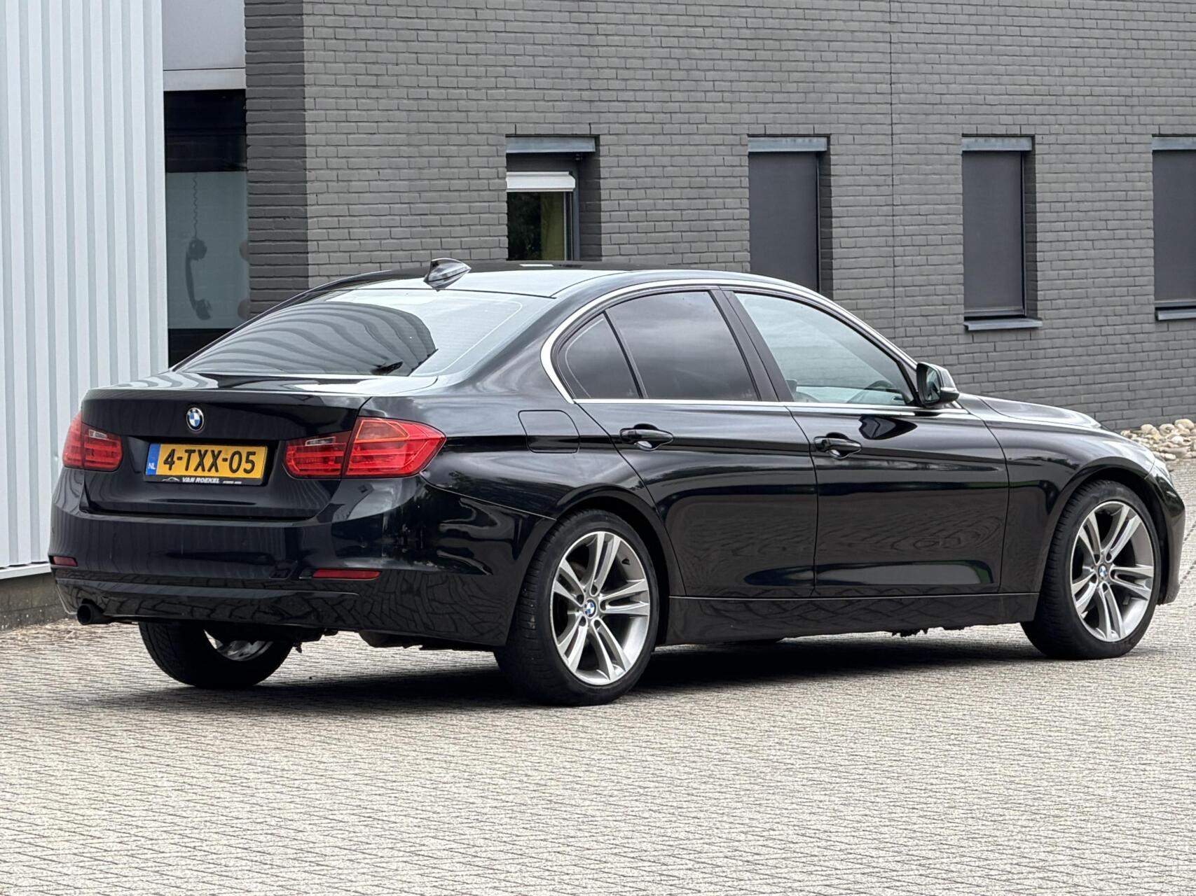 Foto van BMW 320i Ed
