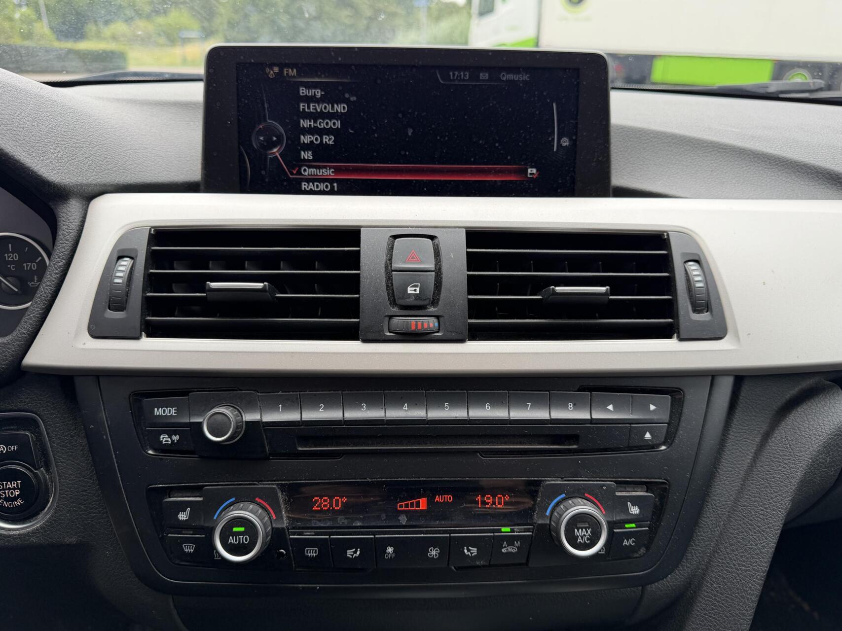 Foto van BMW 320i Ed