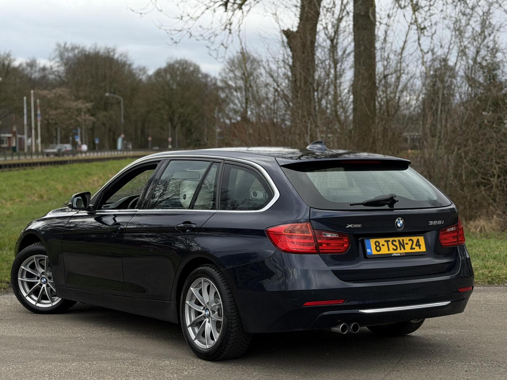 Foto van BMW 328i xDrive