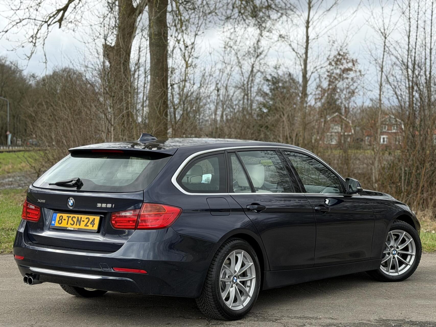 Foto van BMW 328i xDrive