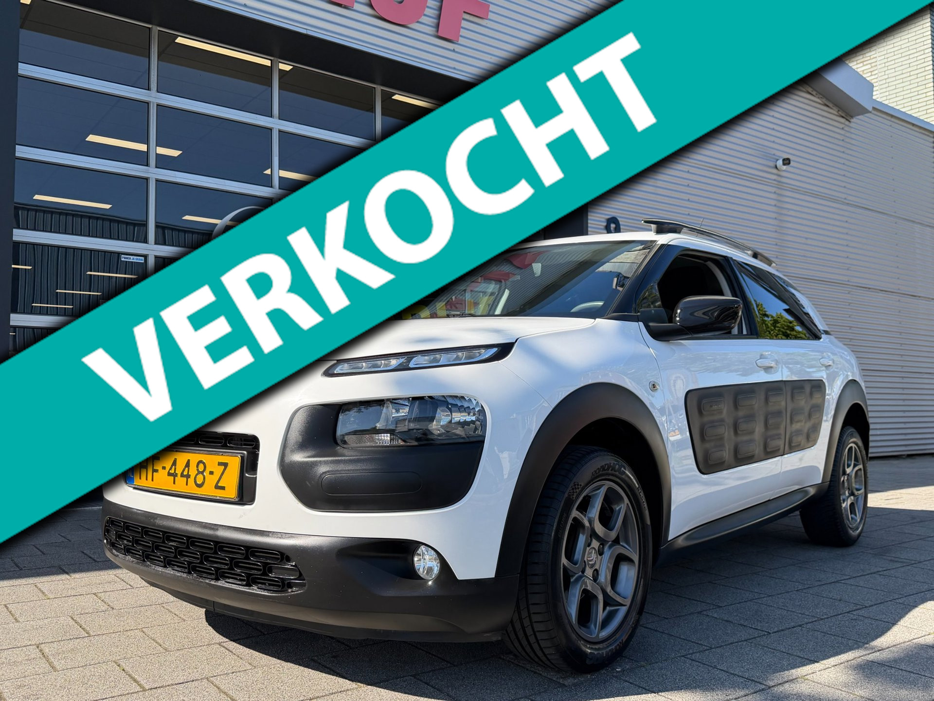 Citroen C4 Cactus 1.2 PureTech Shine - Navigatie / Apple CarPlay I Airco I PDC I LED I Sport velgen I Veiligheids pakket I 2015 - voorkant