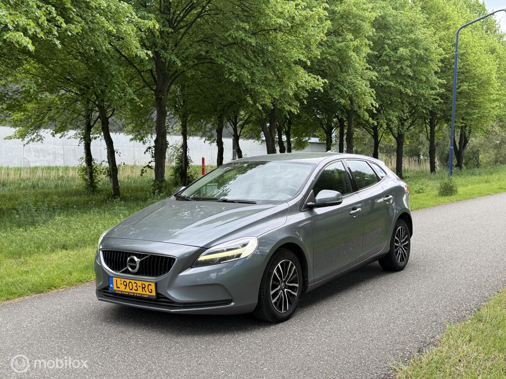Volvo V40 2.0 D2 Inscription*PARKEERSENSOR*NAVI*CRUISE*AIRCO 2017 - voorkant