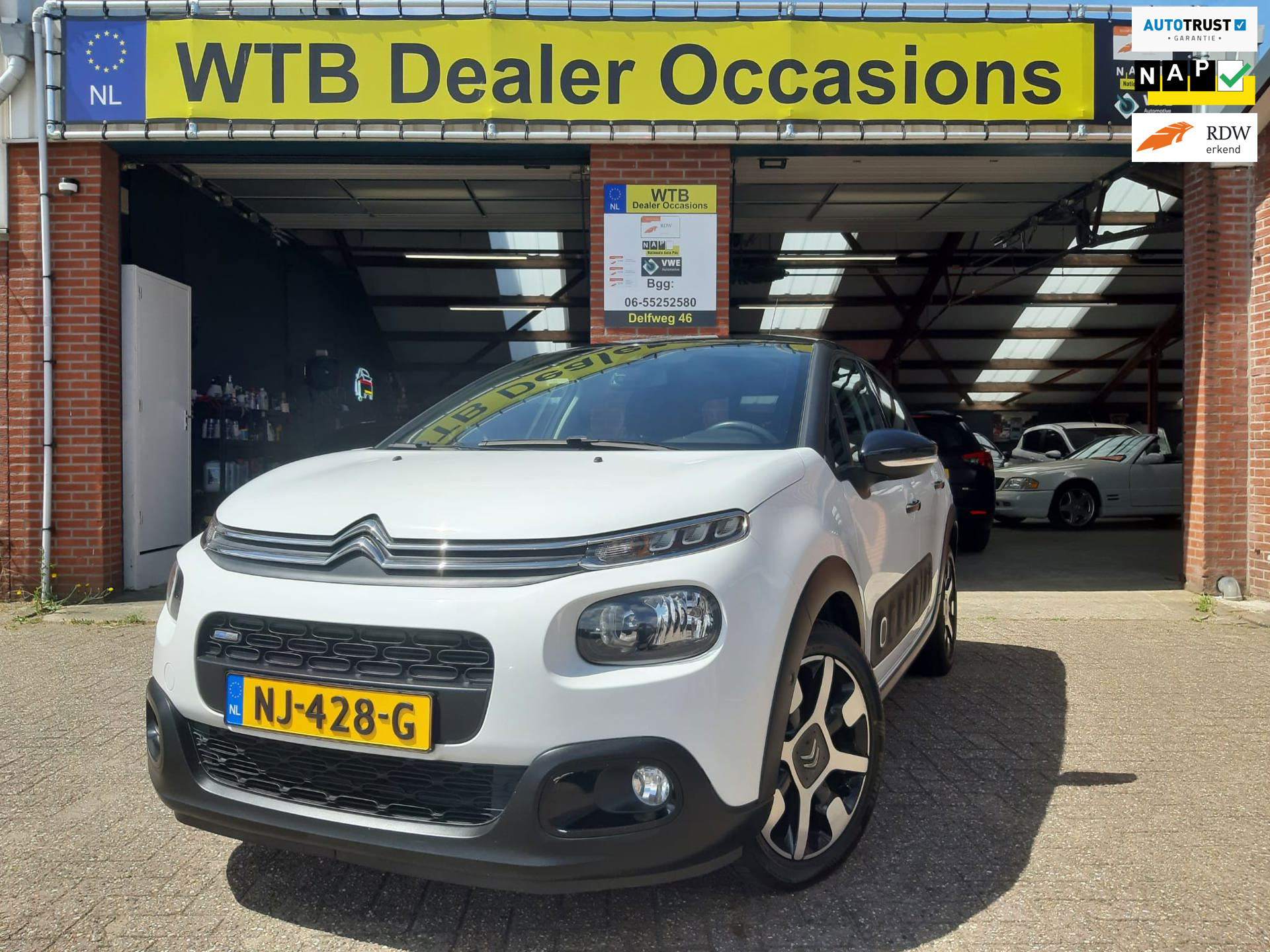 Citroen C3 1.2 PureTech S&S Shine, Navi, Camera, two-tone kleurstelling, start/stop, keyless Entry, Alu Velgen 2017 - voorkant