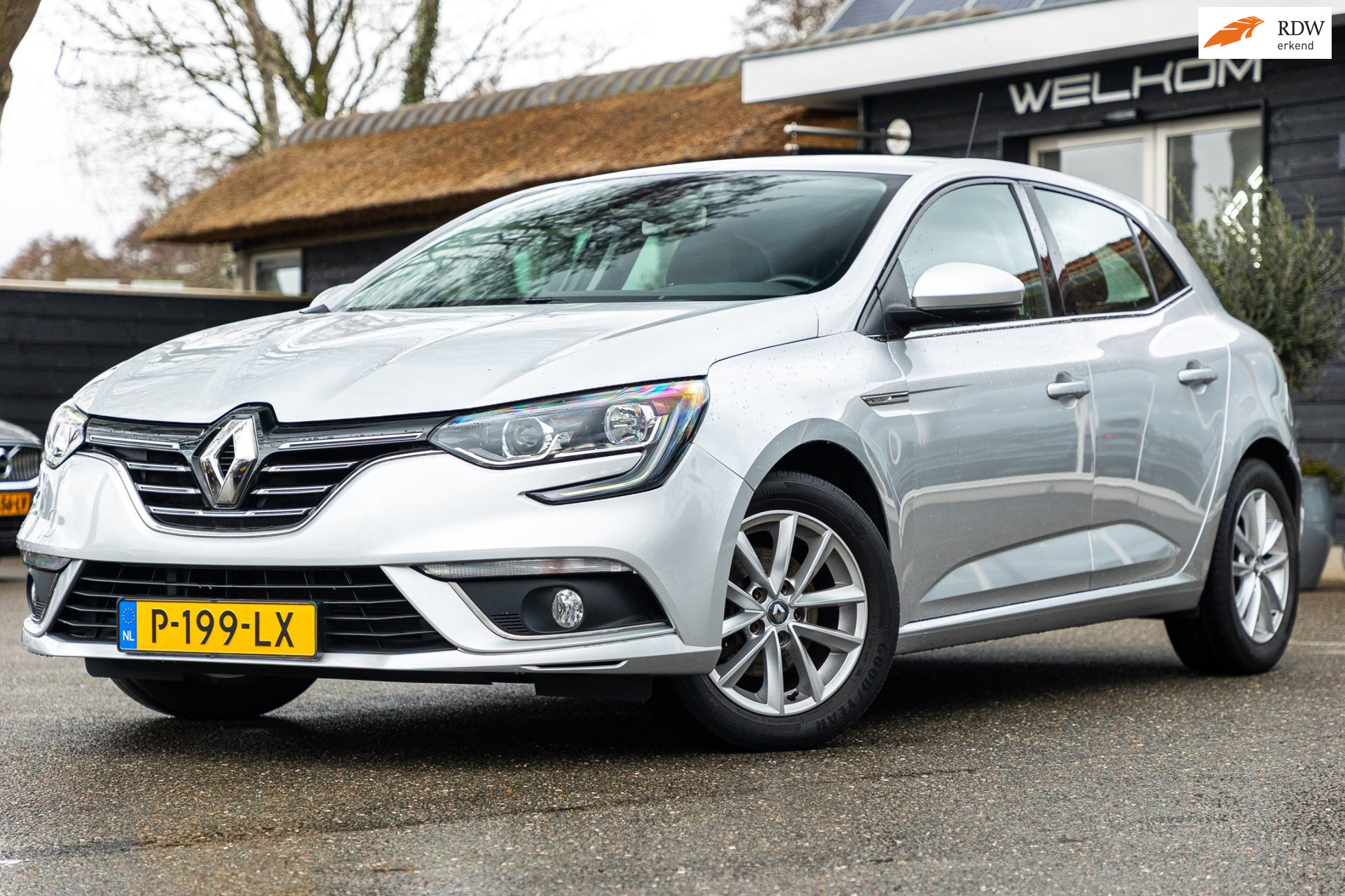 Renault Mégane 1.2 TCe 130PK Zen I Keyless I Climate I Cruise I LM Velgen I Navi groot I Led I Bluetooth 2016 - voorkant