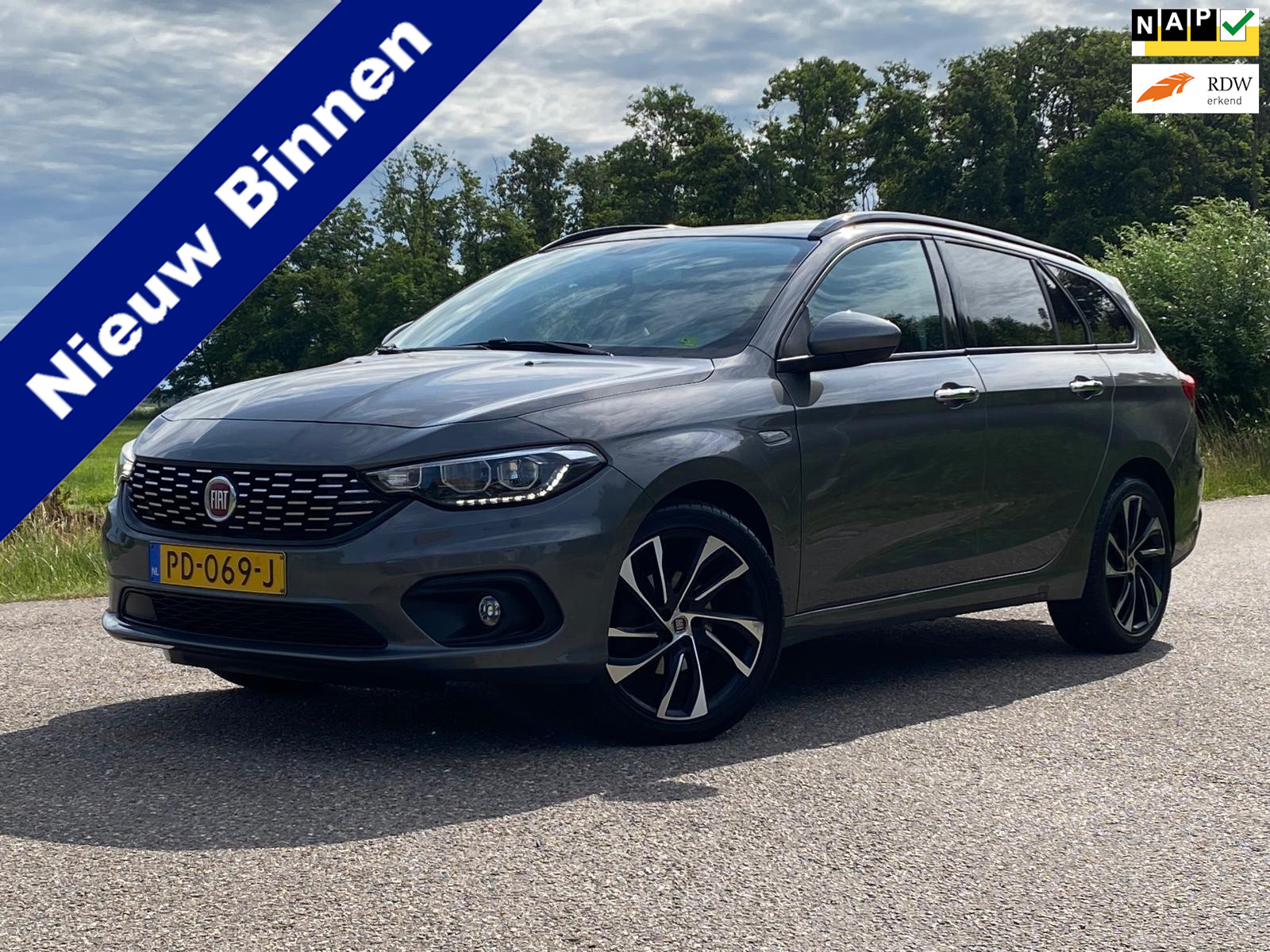 Fiat Fiat Tipo 1.6 MultiJet 16v Business Lusso / Airco / Navi / CC / Leder / Apple Carplay / PDC / 18"LM-Velgen / Trekhaak 2017 - voorkant