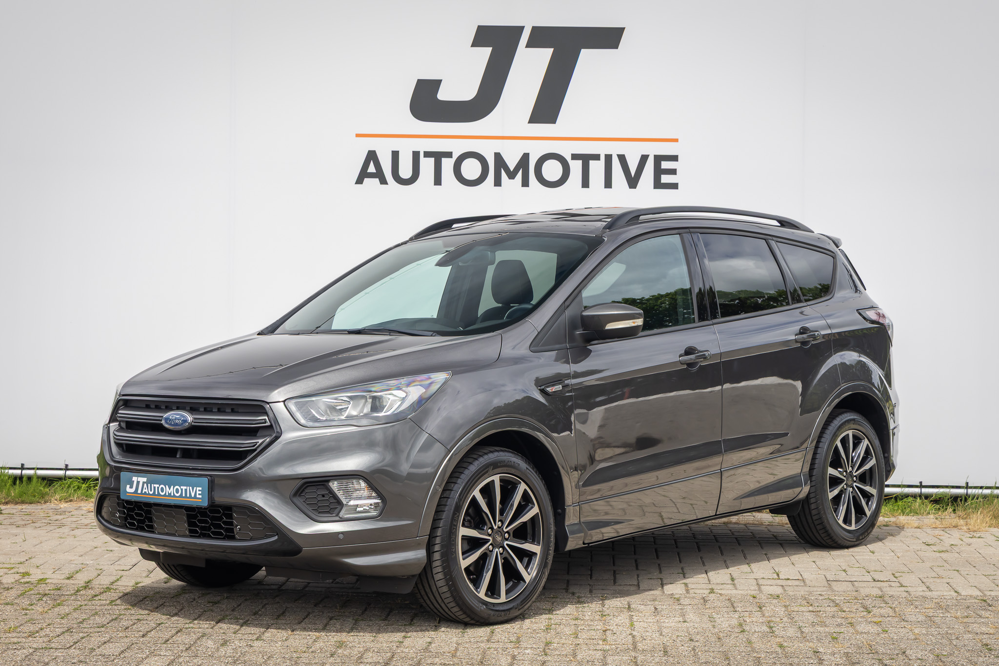 Ford Kuga 1.5 EcoB. ST Line Pano | Camera | PDC | voorruitverwarming | klimaat control | half ledere bekleding 2017 - voorkant