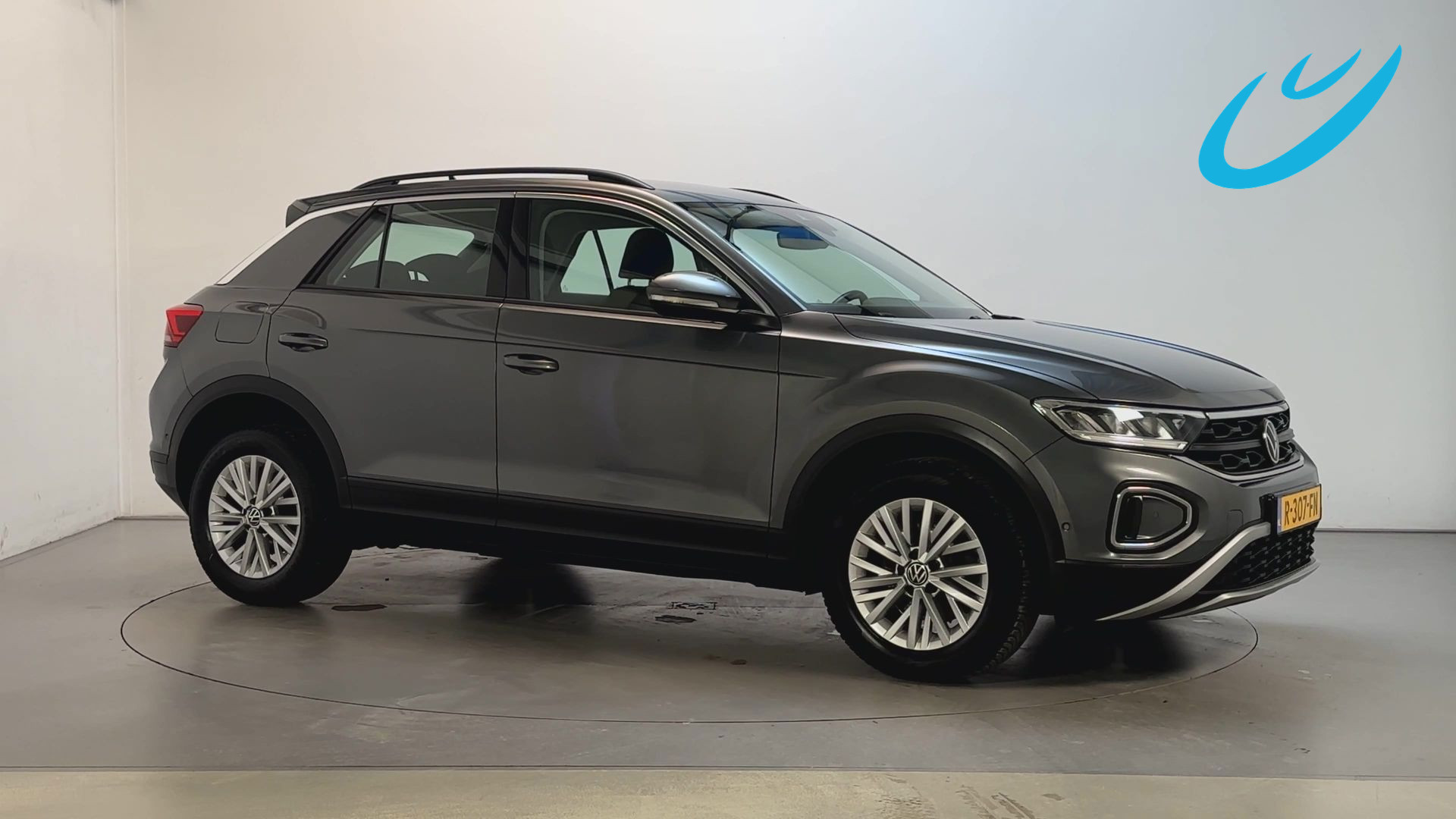 Volkswagen T-roc 1.0 TSI 110pk Life Business Stoelverwarming Parkeersensoren Navigatie App-Connect 2022 - voorkant