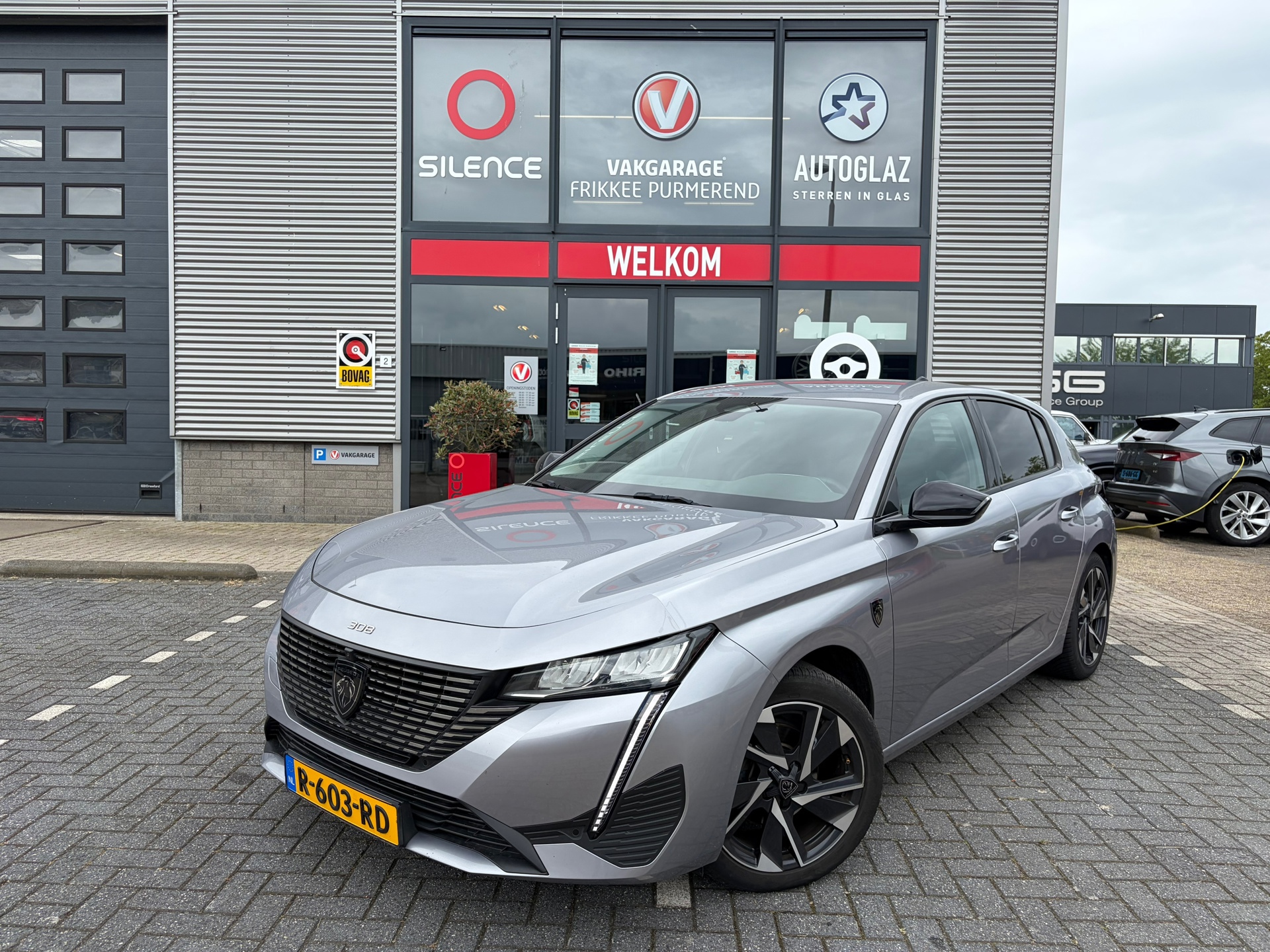 Peugeot 308 1.2 PureTech Allure Pack Business 2022 - voorkant