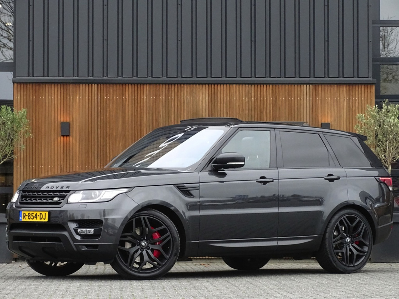 Land Rover Range Rover Sport 3.0 SDV6 306PK / R-Dynamic / facelift / Meridian / LED 2017 - voorkant