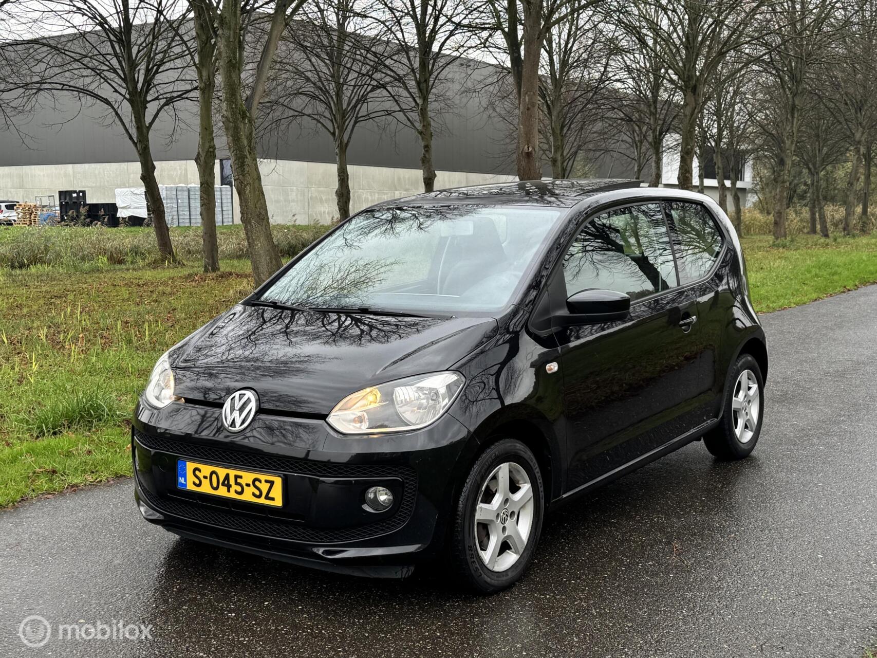Volkswagen Up 1.0 take up!*PANODAK*STOELVERWARMING*NEW APK 2012 - voorkant