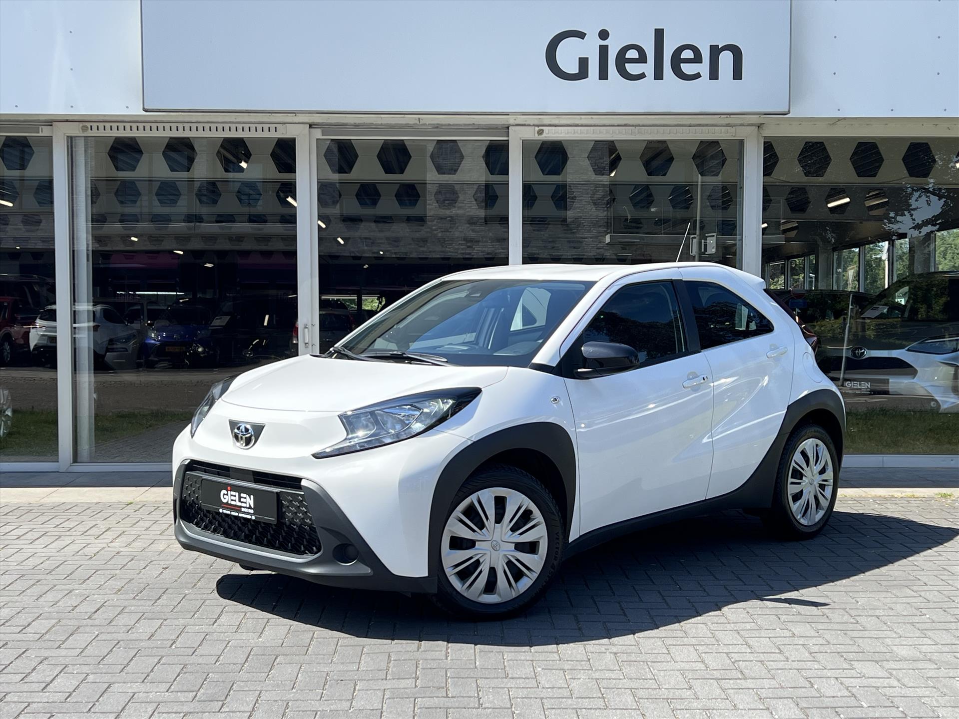 Toyota Toyota Aygo X 1.0 VVT-i MT First Premium | Stoelverwarming, Keyless, Startknop, Licht + regensensor, Apple CarPlay/Android Auto 2022 - voorkant