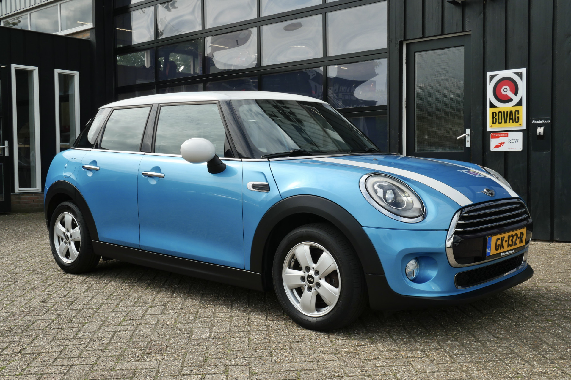 Foto van MINI COOPER