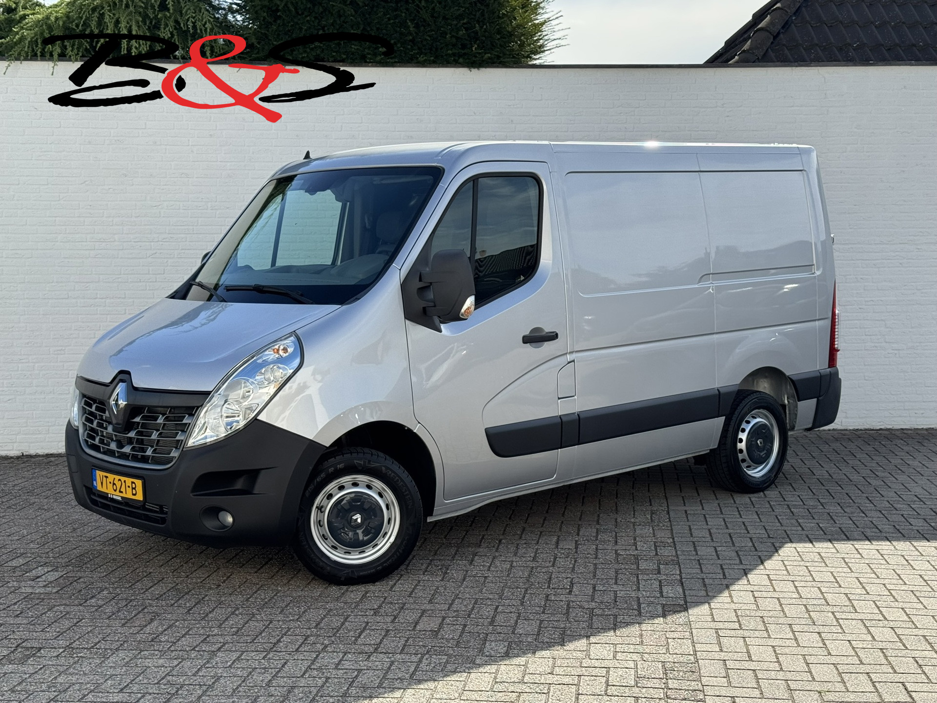 Renault Master T28 2.3 dCi L1H1 MARGE  Clima Navi Cruise Camera Bleutooth Trekhaak, All-Season-Banden Elect.Ramen 2016 - voorkant