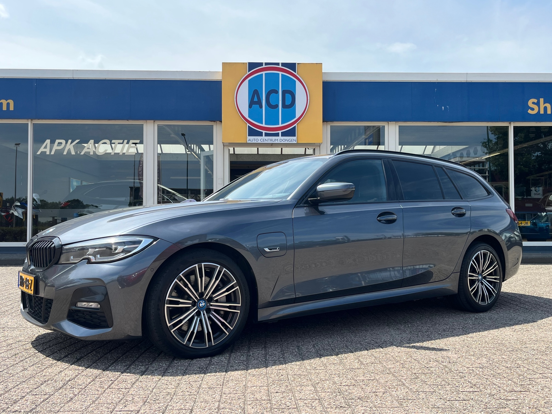 BMW 330e 330e Business Edition Plus | M-pakket | Full led | Carplay | Camera | Trekhaak wegklapbaar | 2022 - voorkant