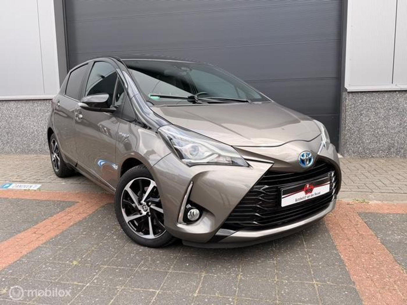 Toyota Toyota Yaris Hybrid 1.5 Hybrid Bi-tone 2020 Carplay Keyless Cruise 2020 - voorkant