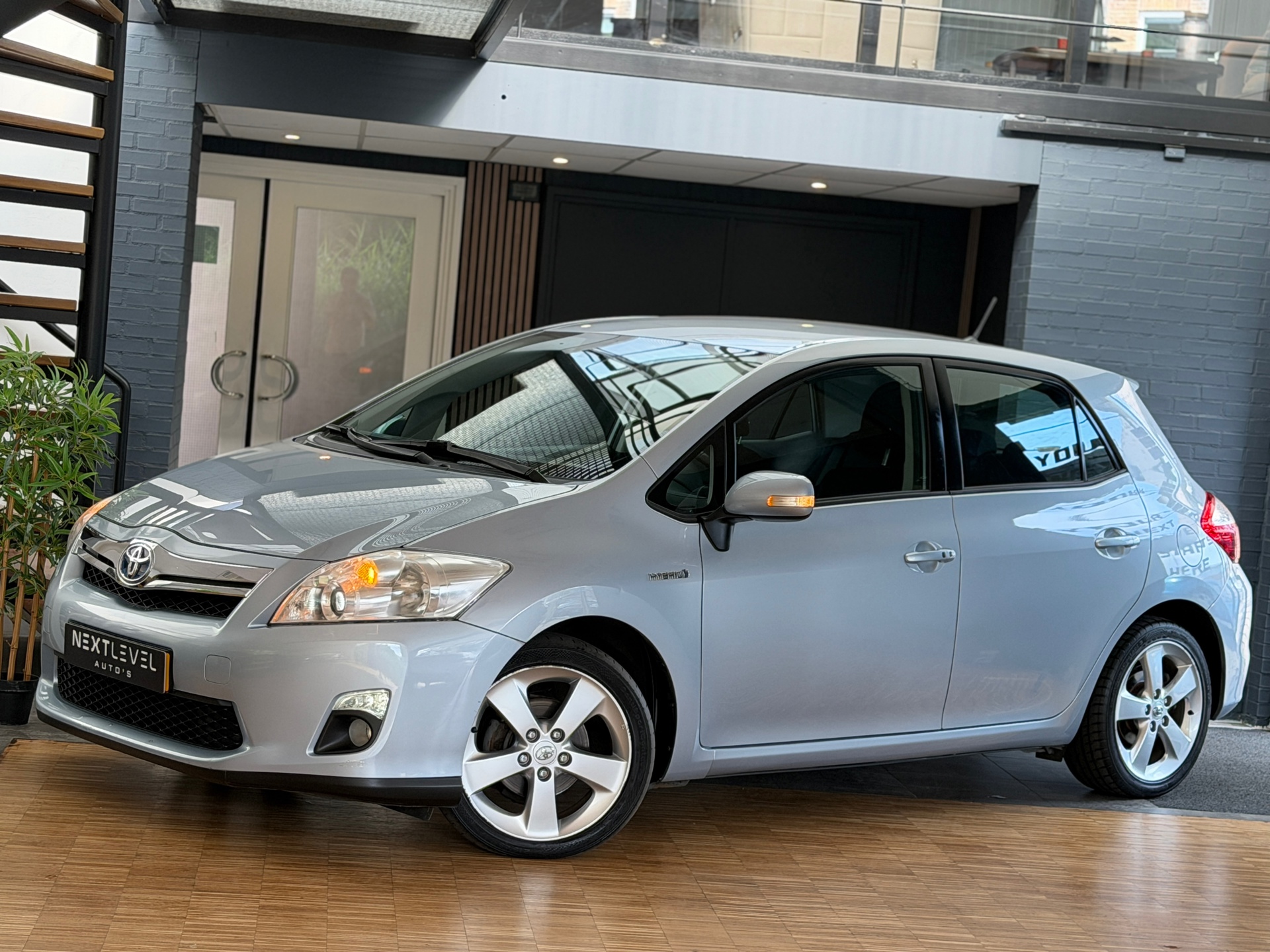 Toyota Toyota Auris 1.8 Full Hybrid Dynamic Business 2011 - voorkant