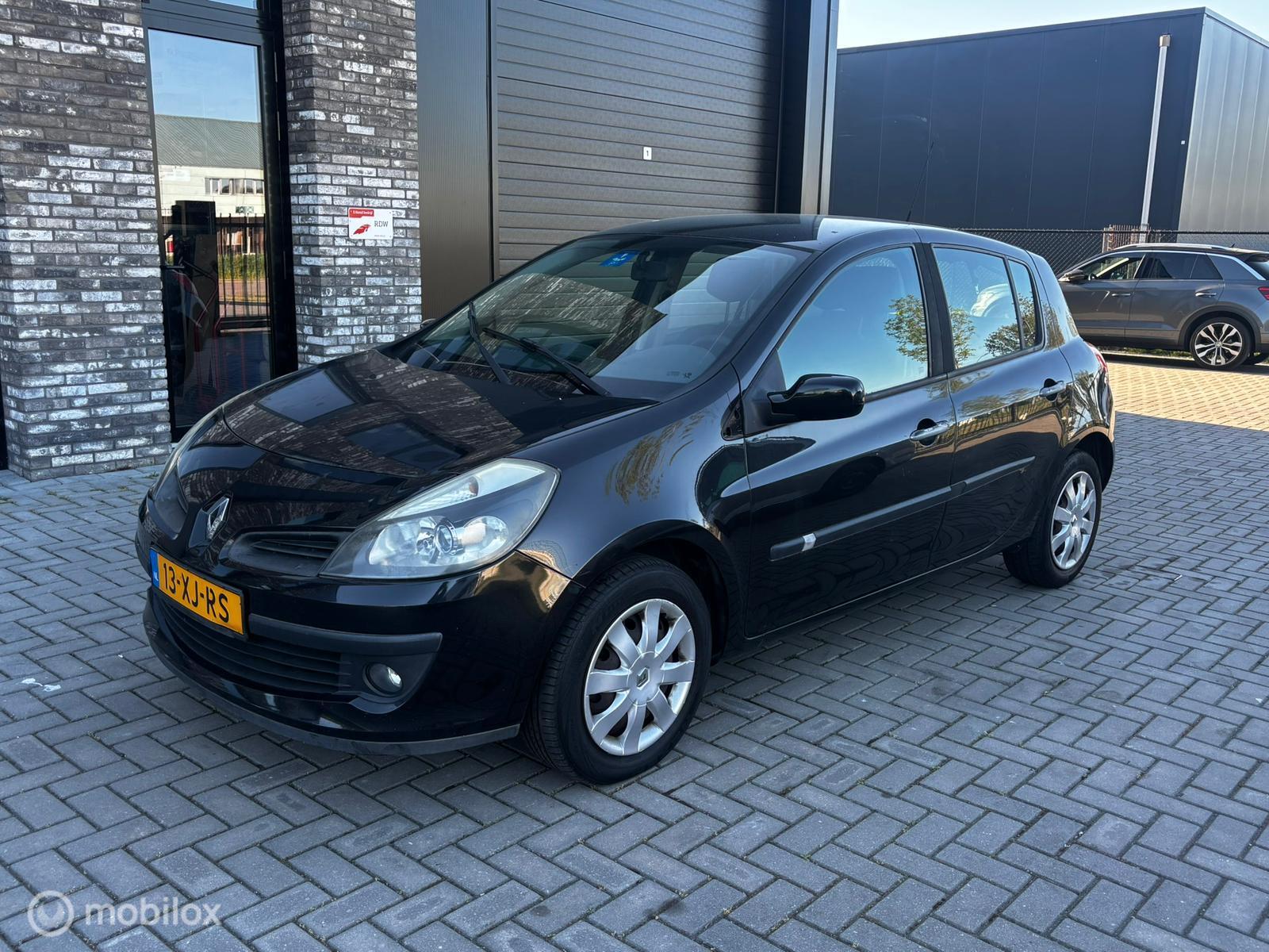Renault Clio 1.6-16V Schakelbak Defect! 2006 - voorkant