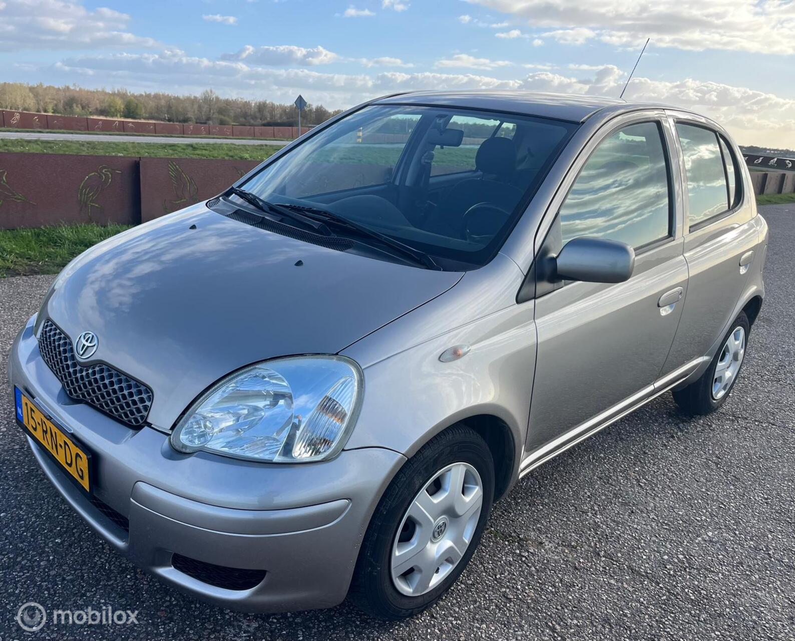 Toyota Yaris 1.3 VVT-i Sol 2005 - voorkant