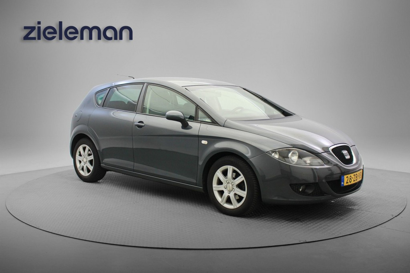 Seat Leon 1.6 Businessline - Clima, Cruise, Trekhaak 2008 - voorkant